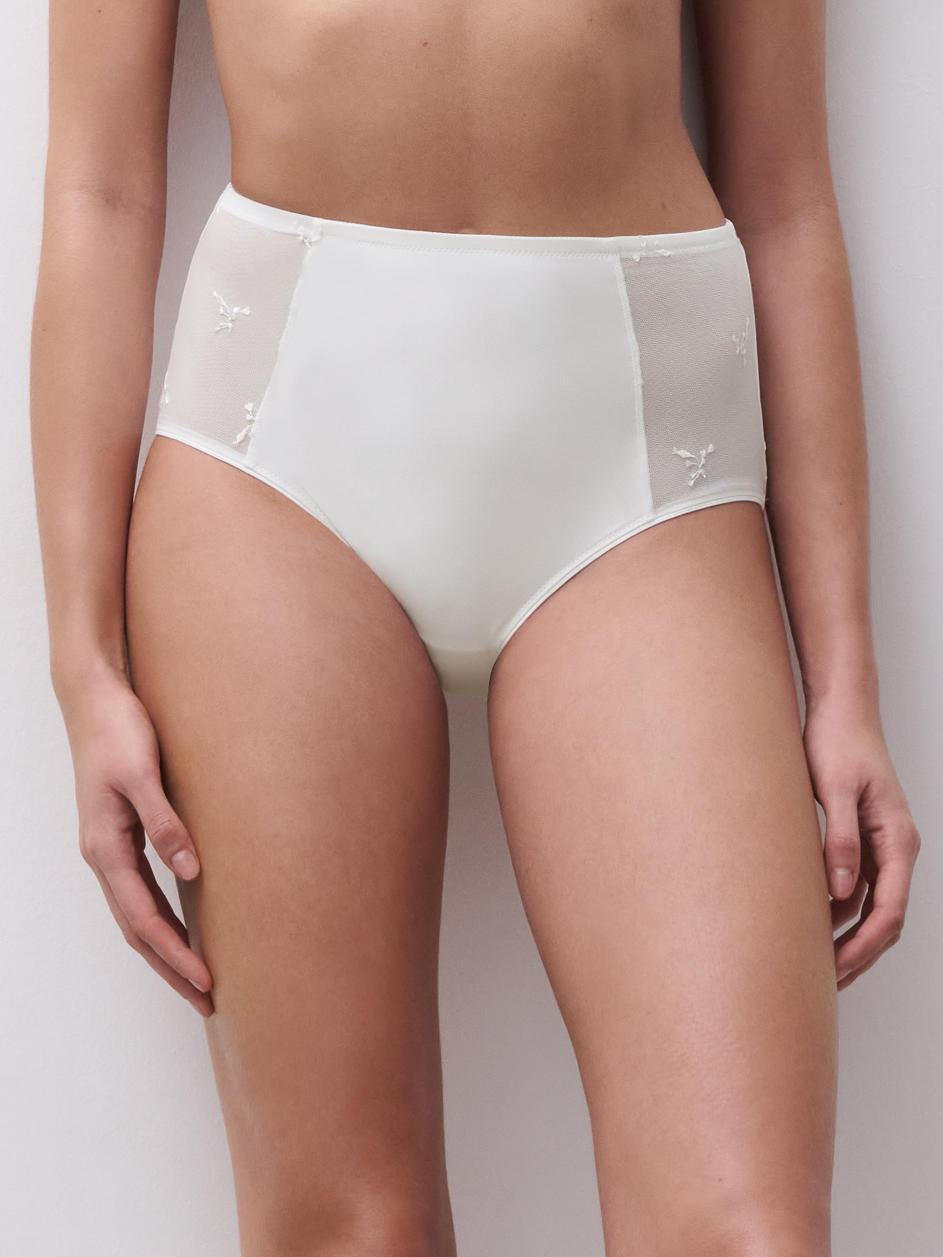 C16B80-0LW_38_EVERYCURVE_ECOM_CROP_WEB_OB_FT