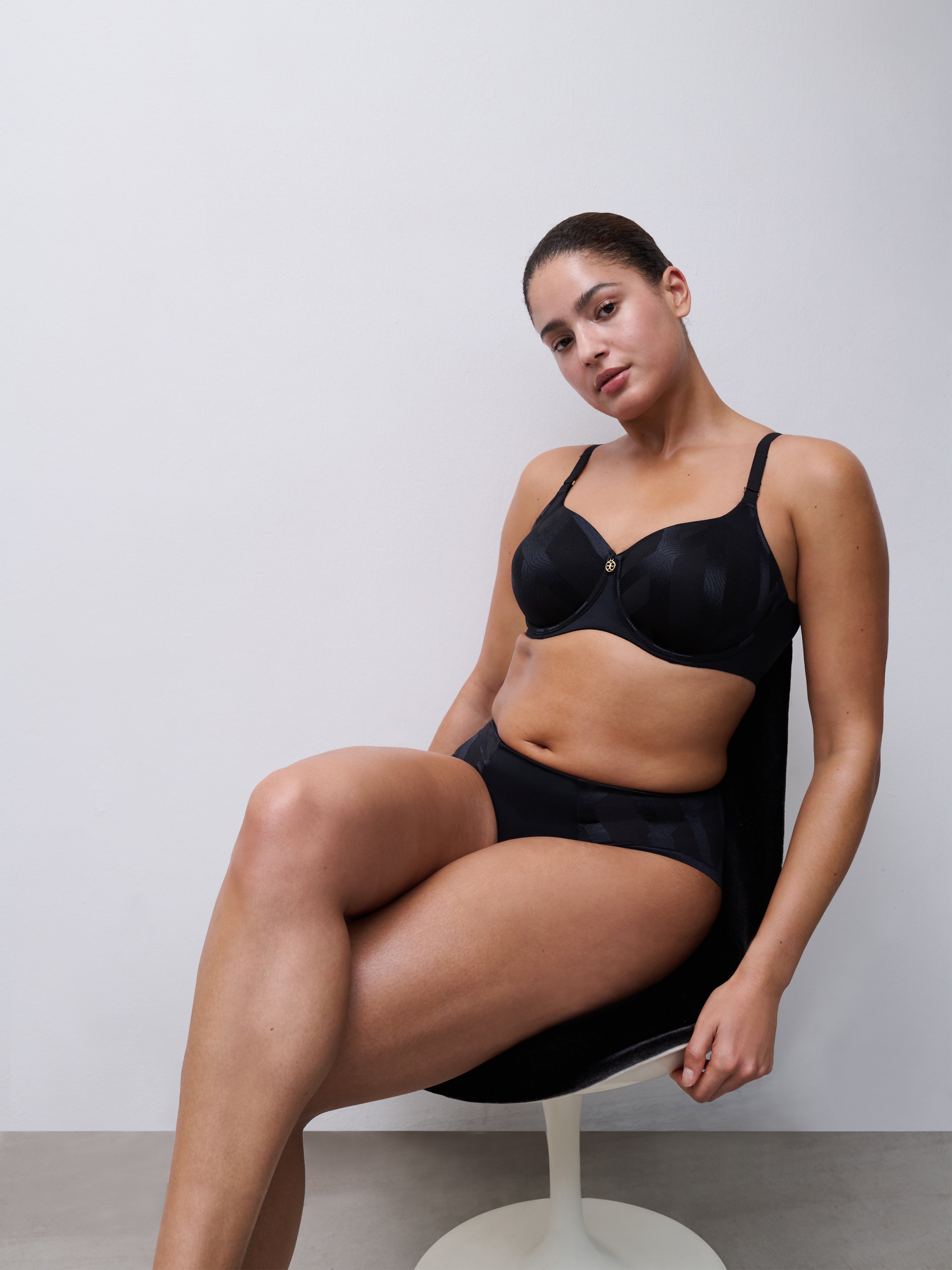 Molded full coverage bra