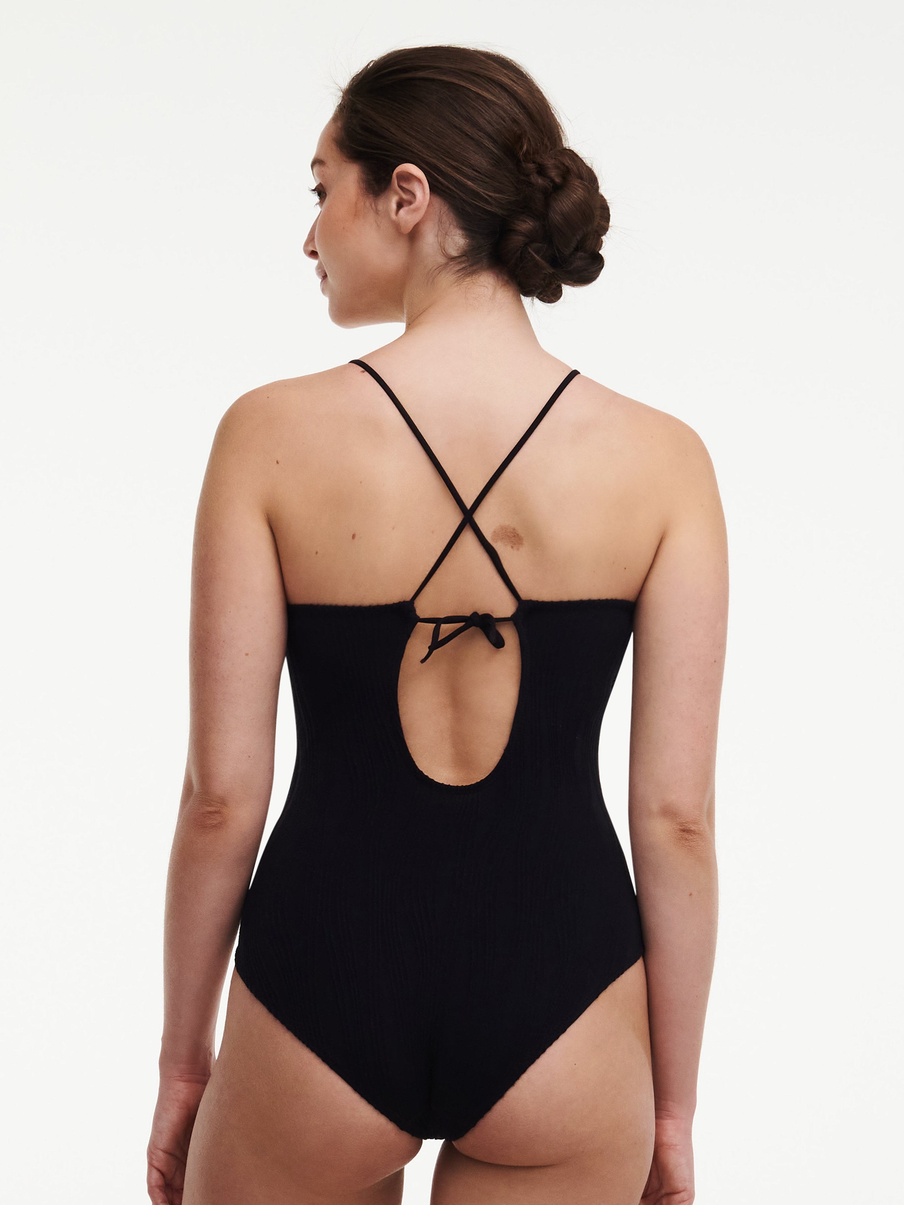 Maillot de bain 1 pièce sans armature plongeant coque