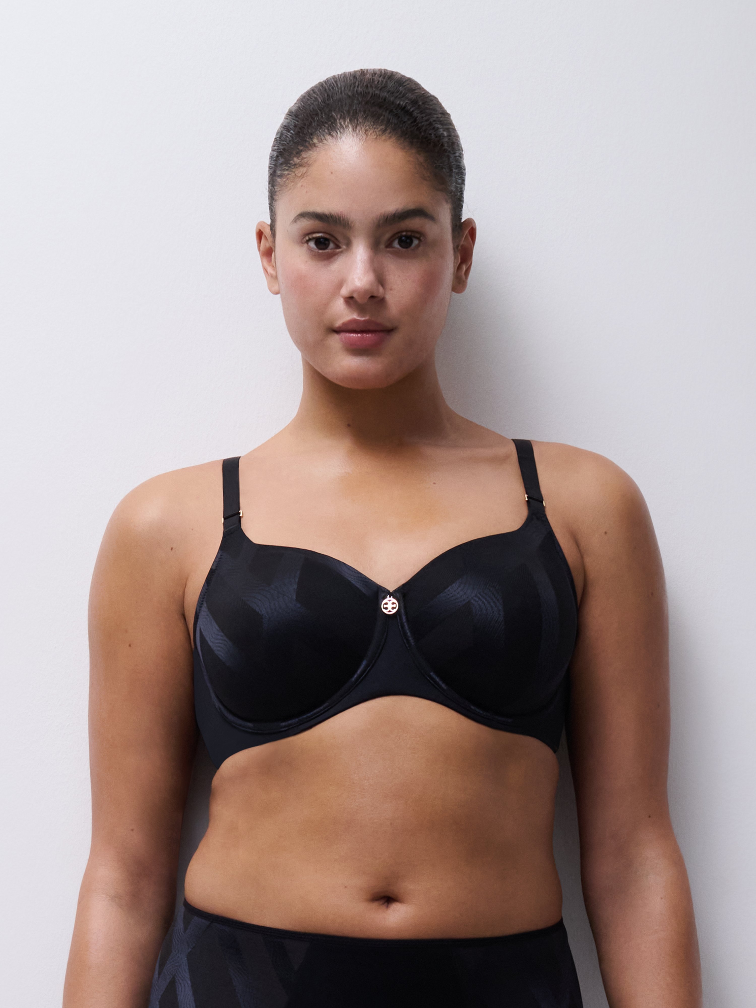 Molded full coverage bra
