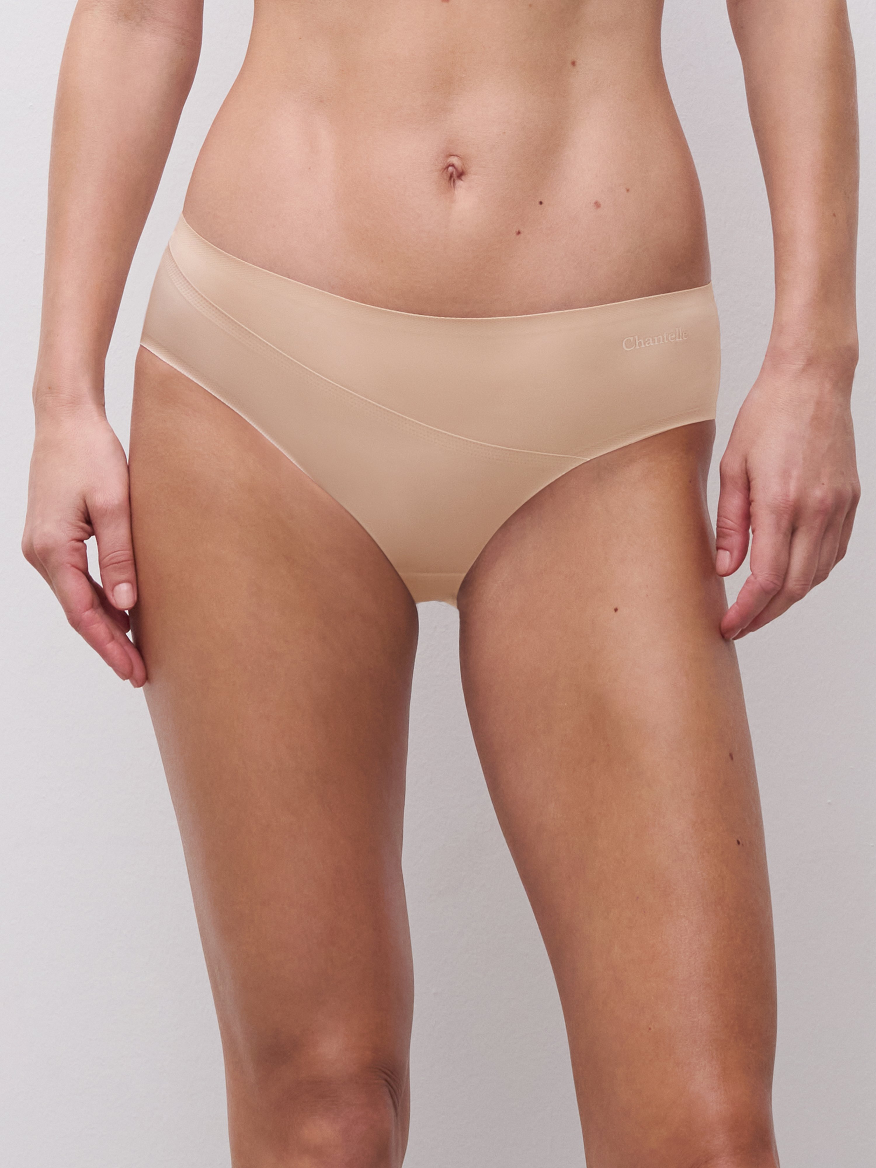 C15G40-01N_40_ESSENTIALL_ECOM_CROP_WEB_OB_FT
