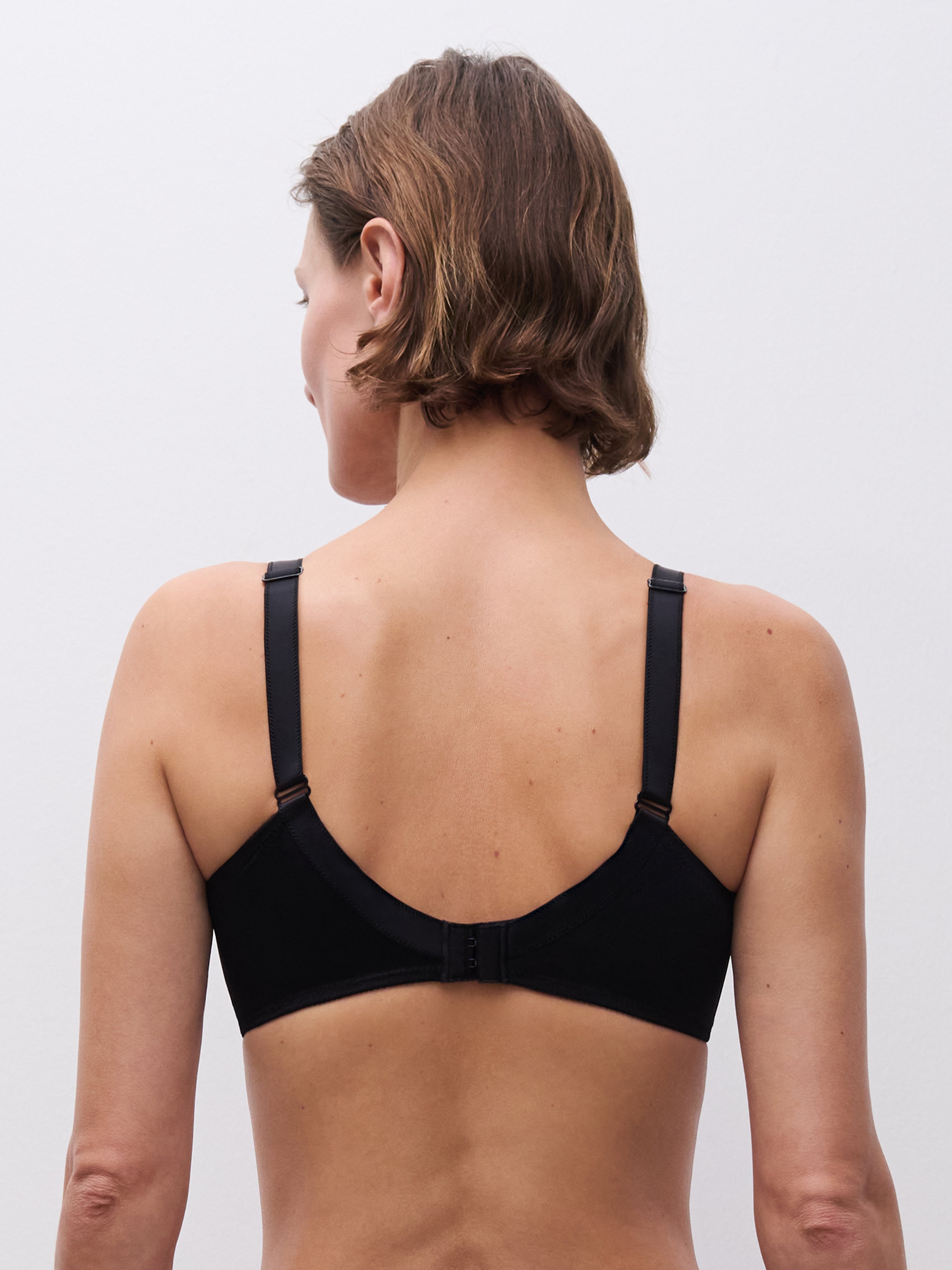 Molded full coverage bra