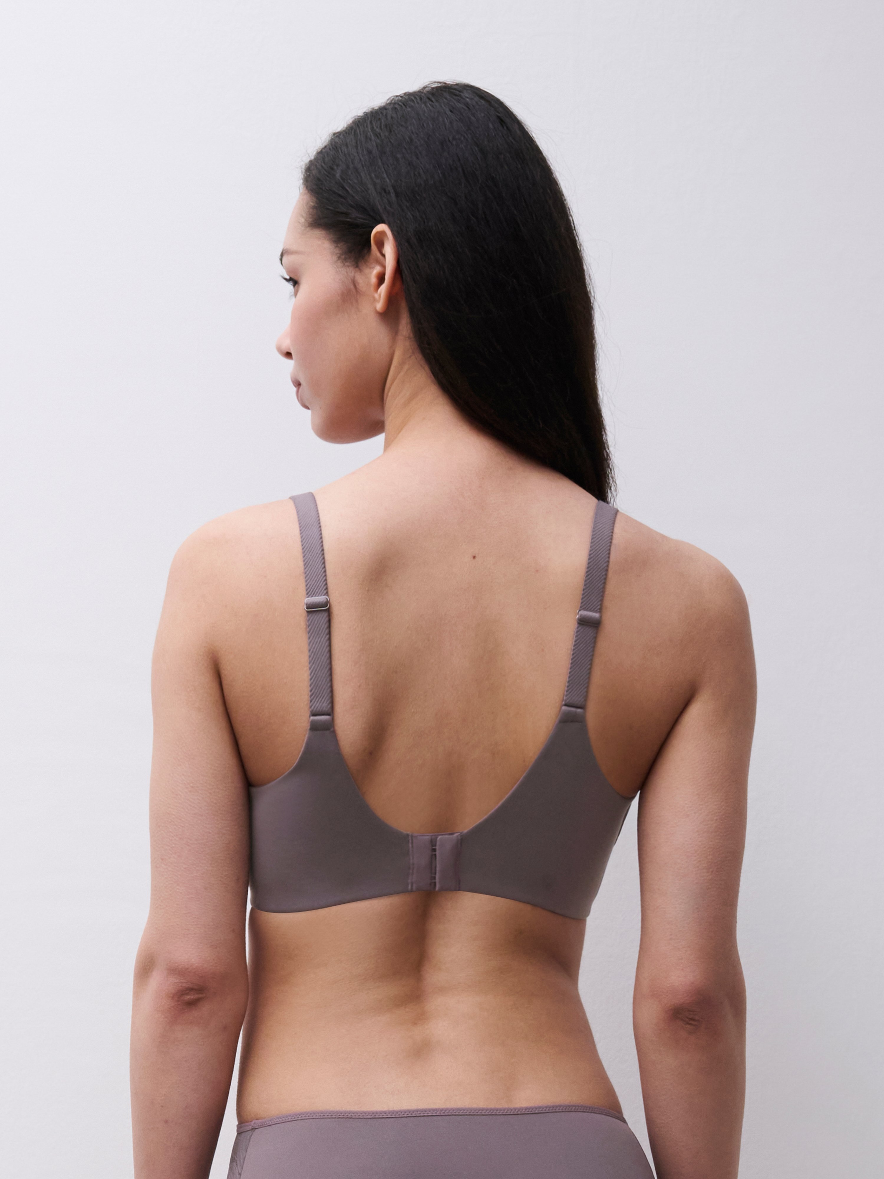 Molded full coverage bra