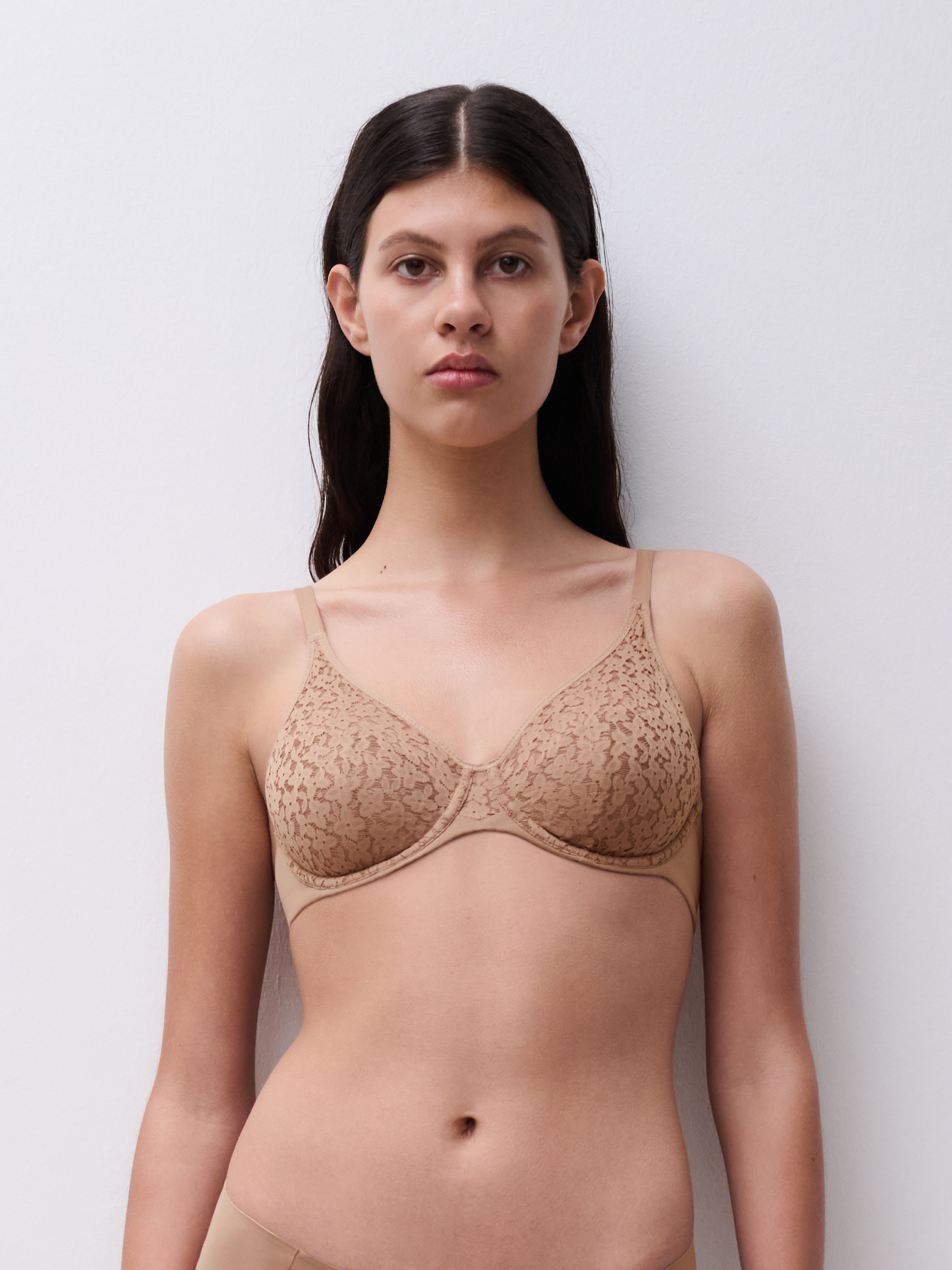 C13F10-02T_B75_NORAH_ECOM_CROP_WEB_OB_FT