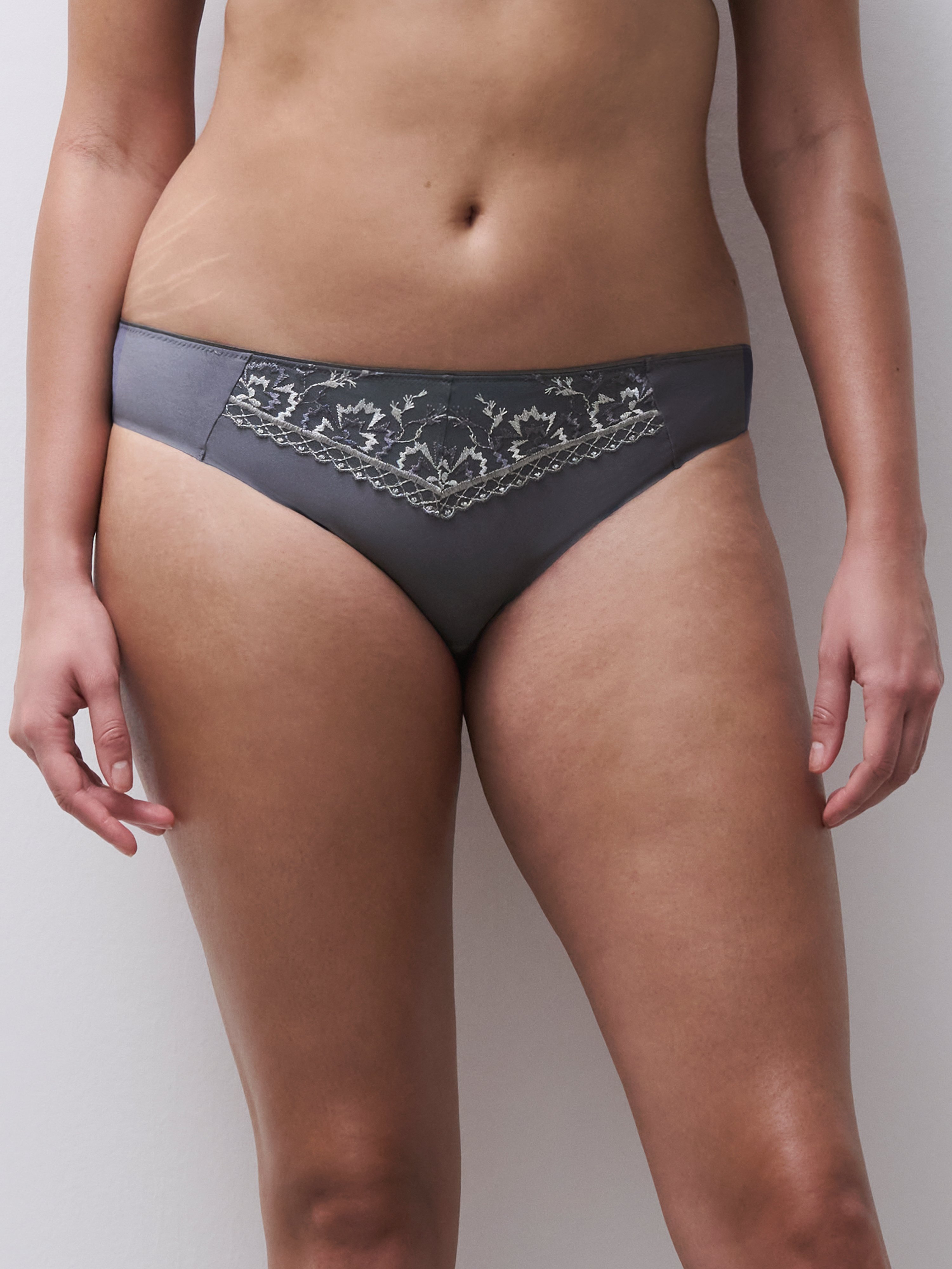 C16B30-E51_40_EVERYCURVE_ECOM_CROP_WEB_OB_FT