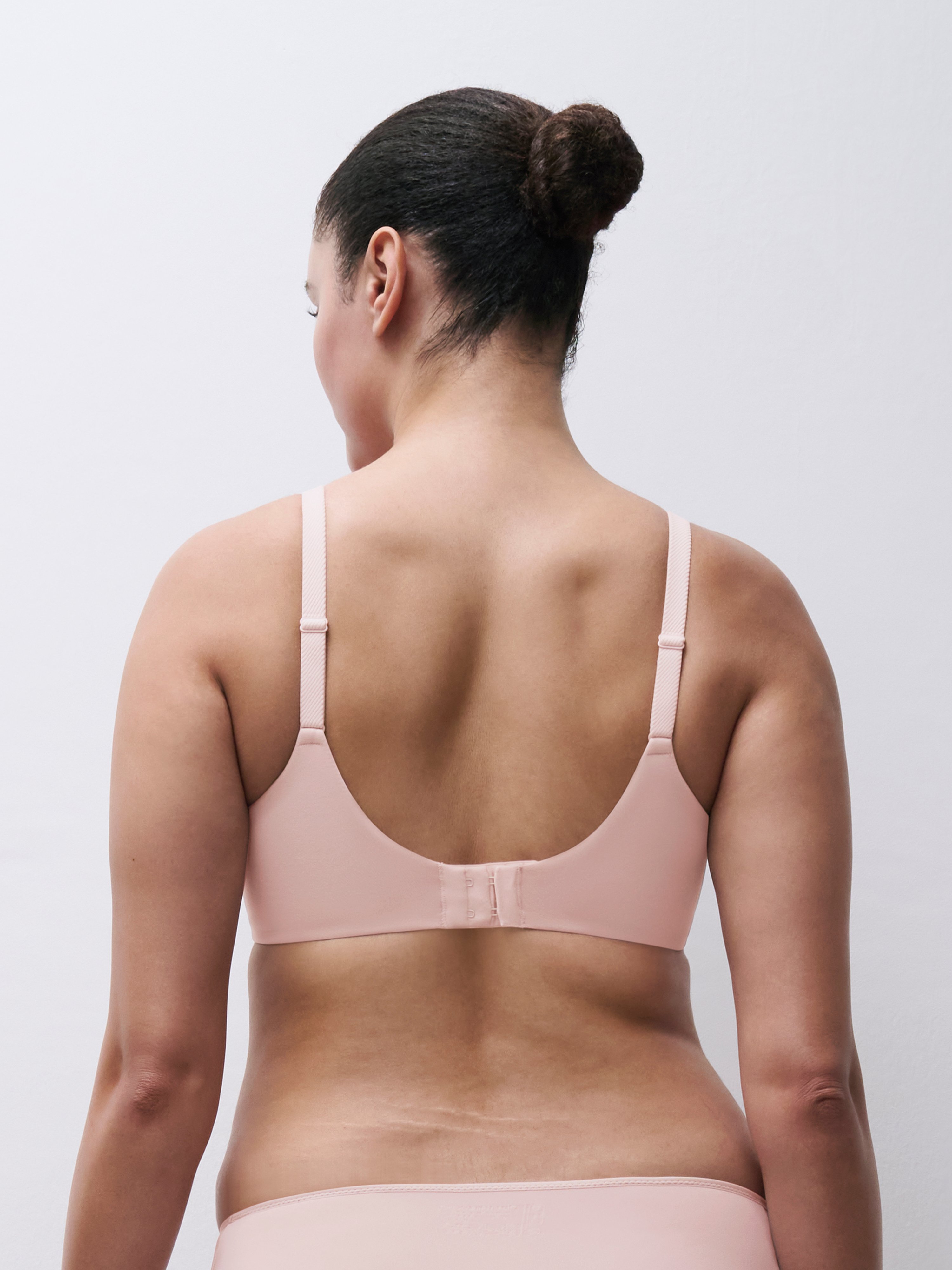 Molded full coverage bra
