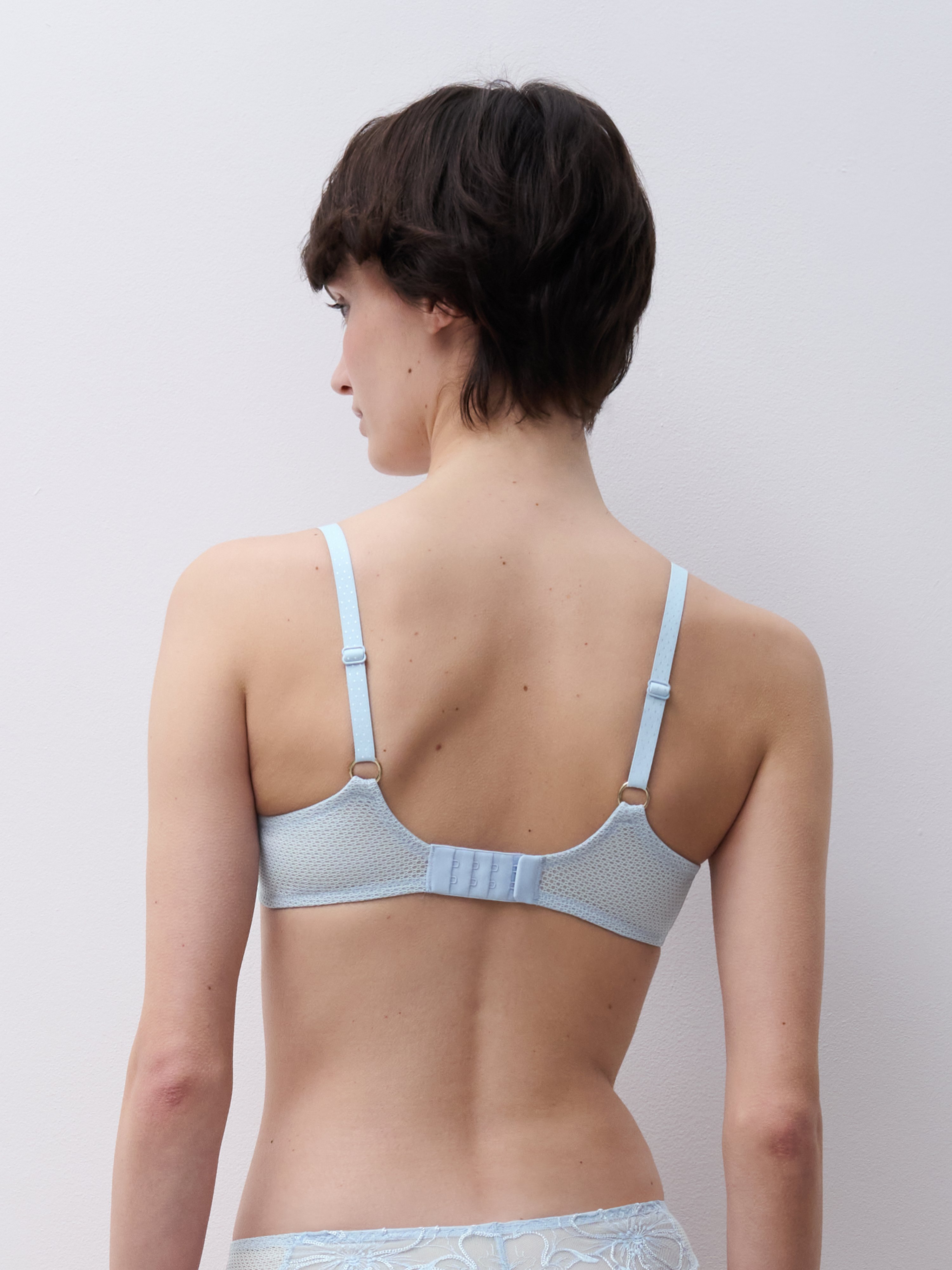 Soutien-gorge emboîtant
