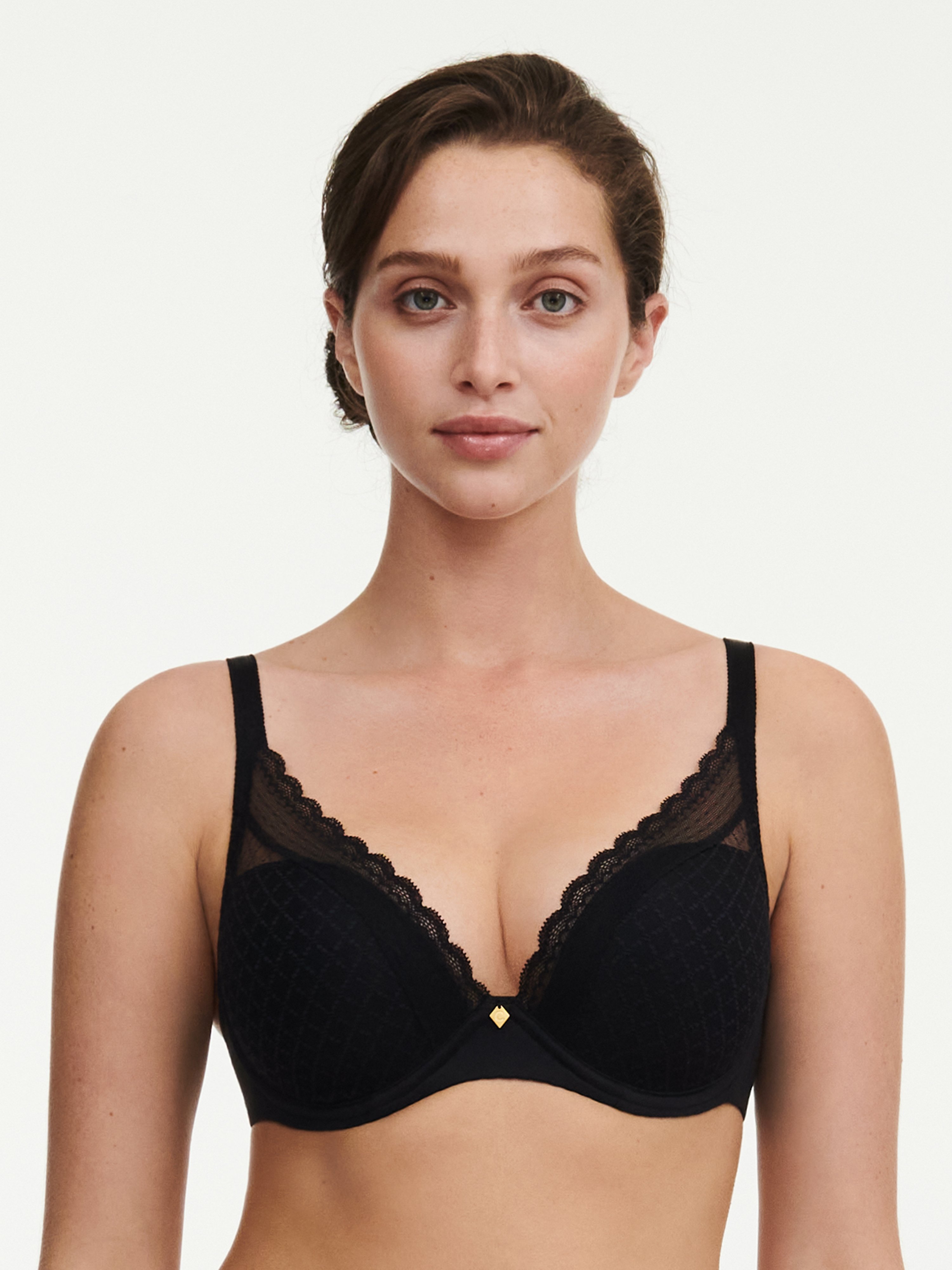 C16MNA-011_D75_NORAH-CHIC_ECOM_CROP_WEB_OB_FT