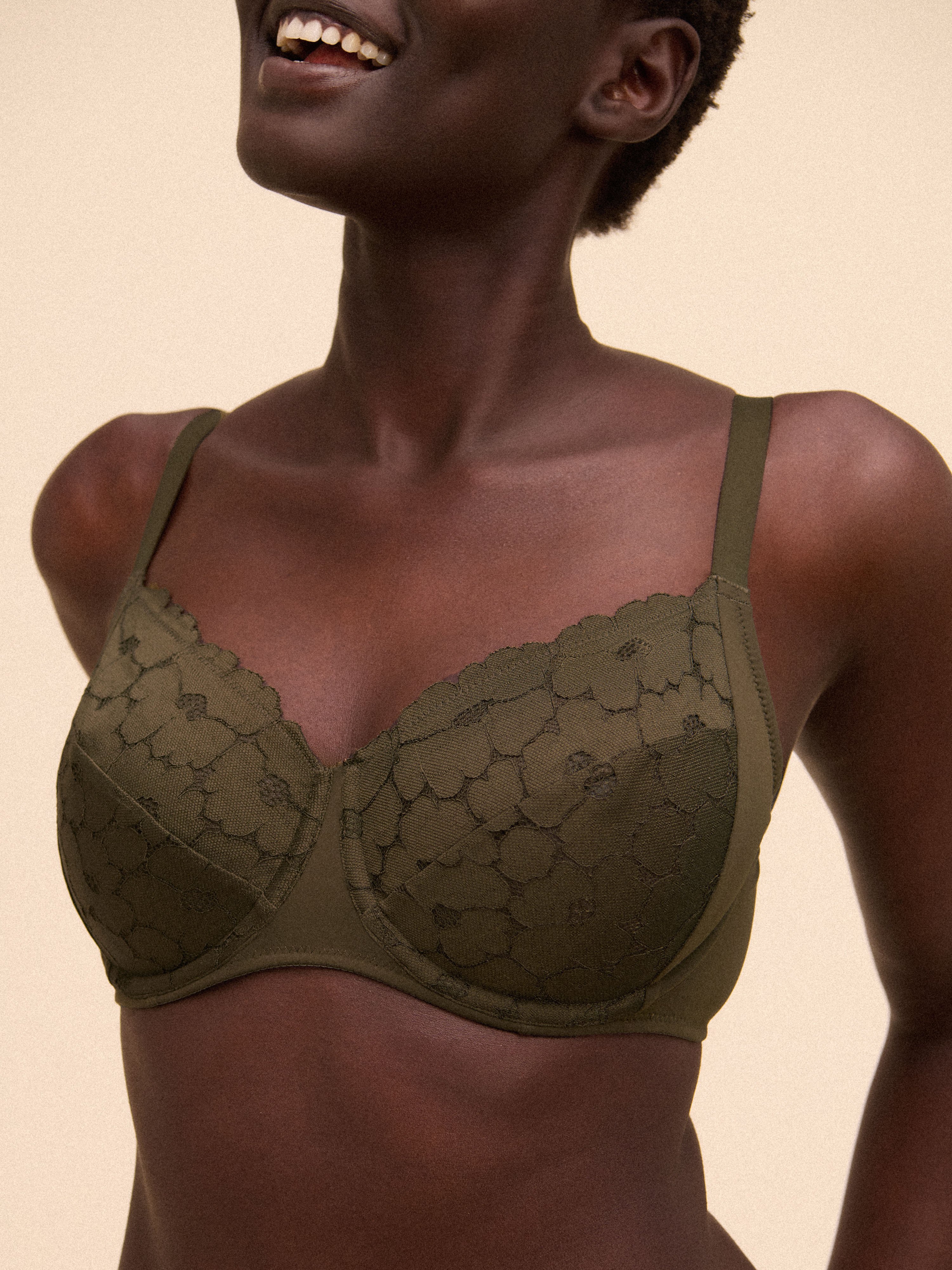 Soutien-gorge emboîtant