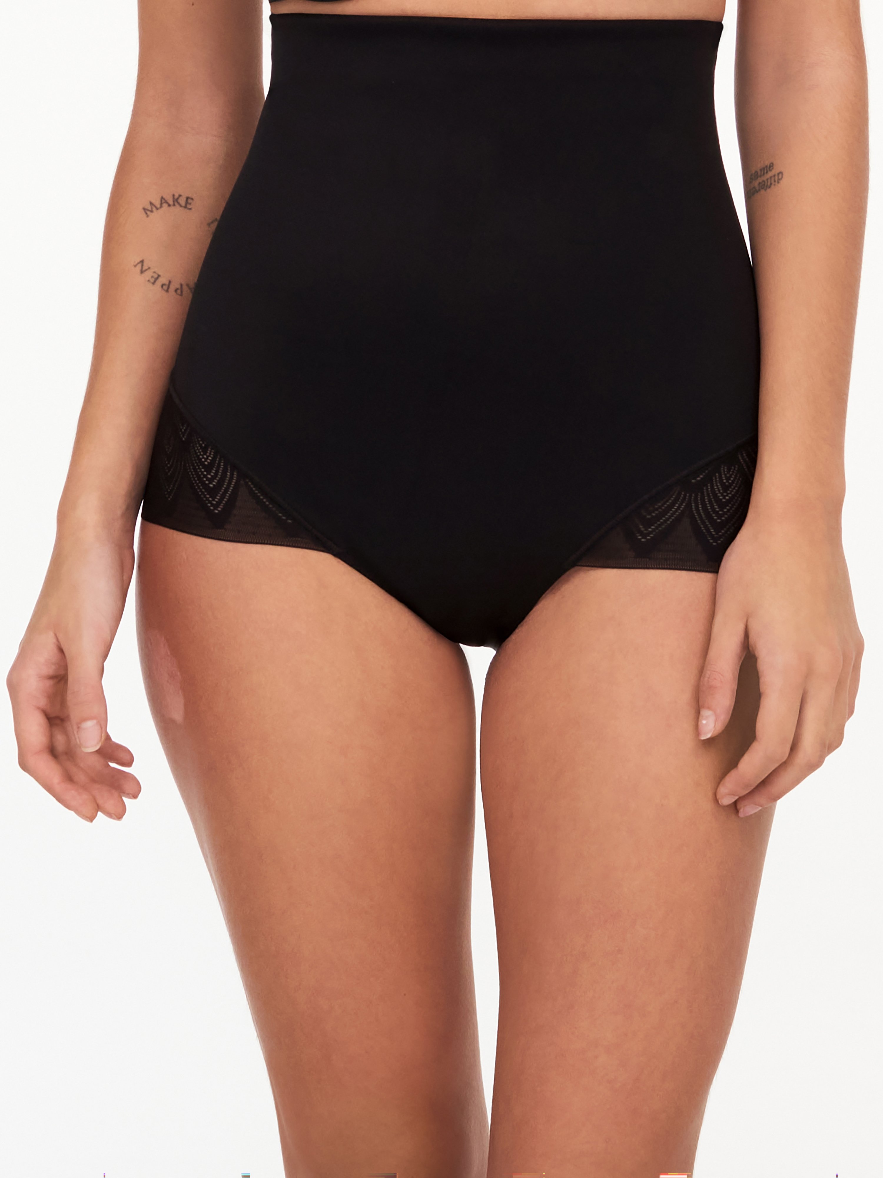 C14K30-011_36_SEXY-SHAPE_ECOM_CROP_WEB_OB_FT