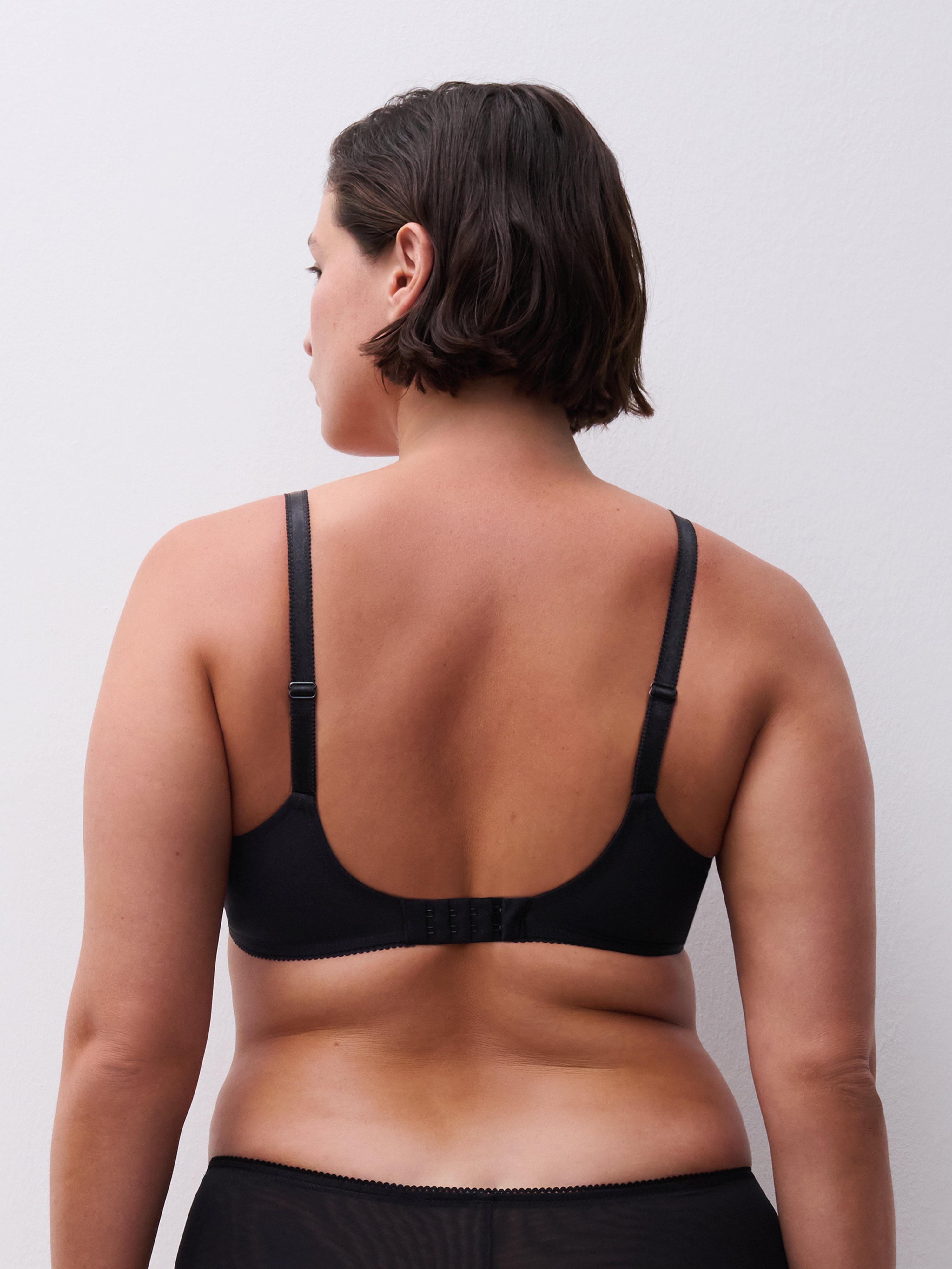 Molded full coverage bra