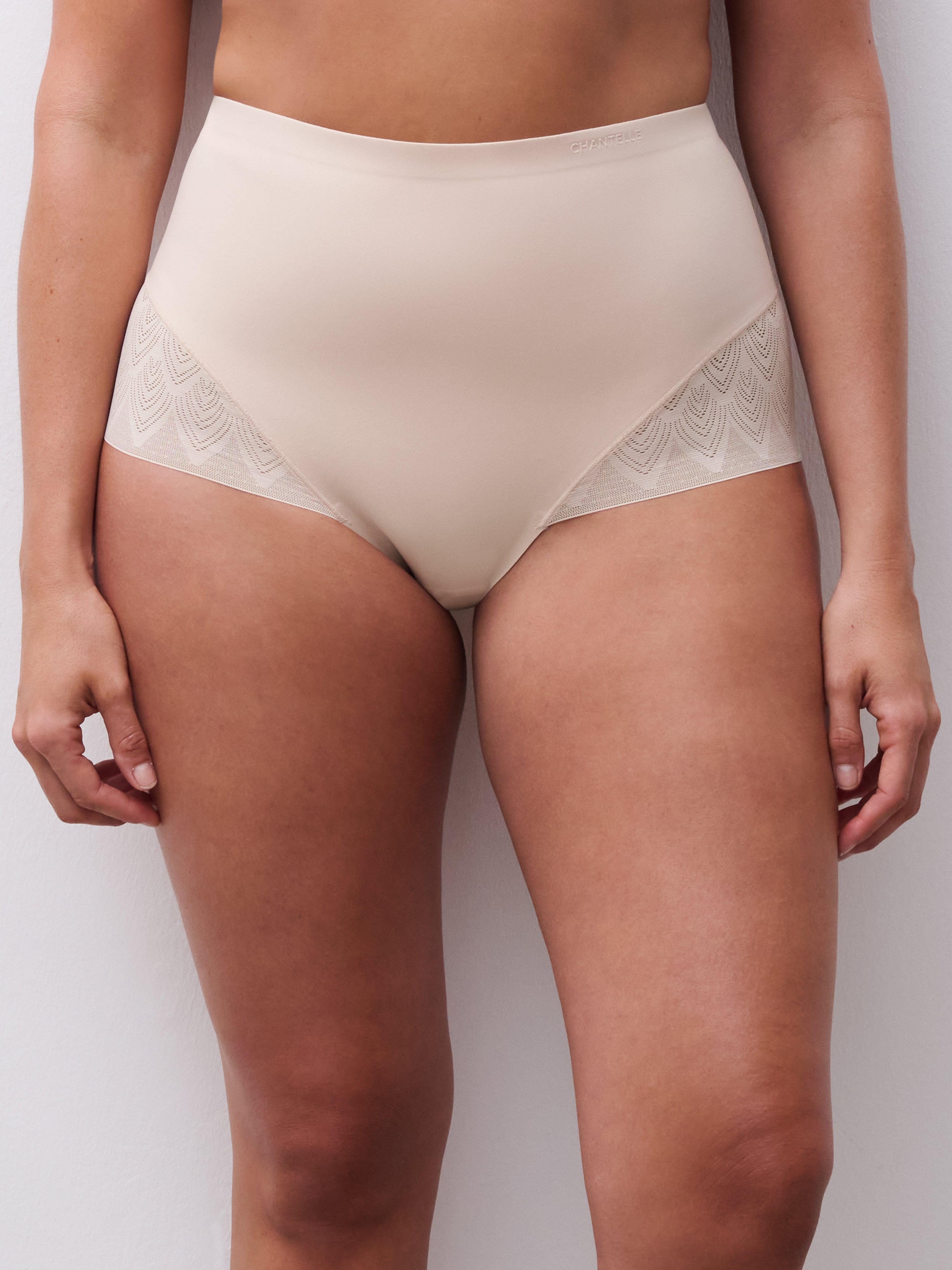 C14K70-01N_42_SEXYSHAPE_ECOM_CROP_WEB_OB_FT