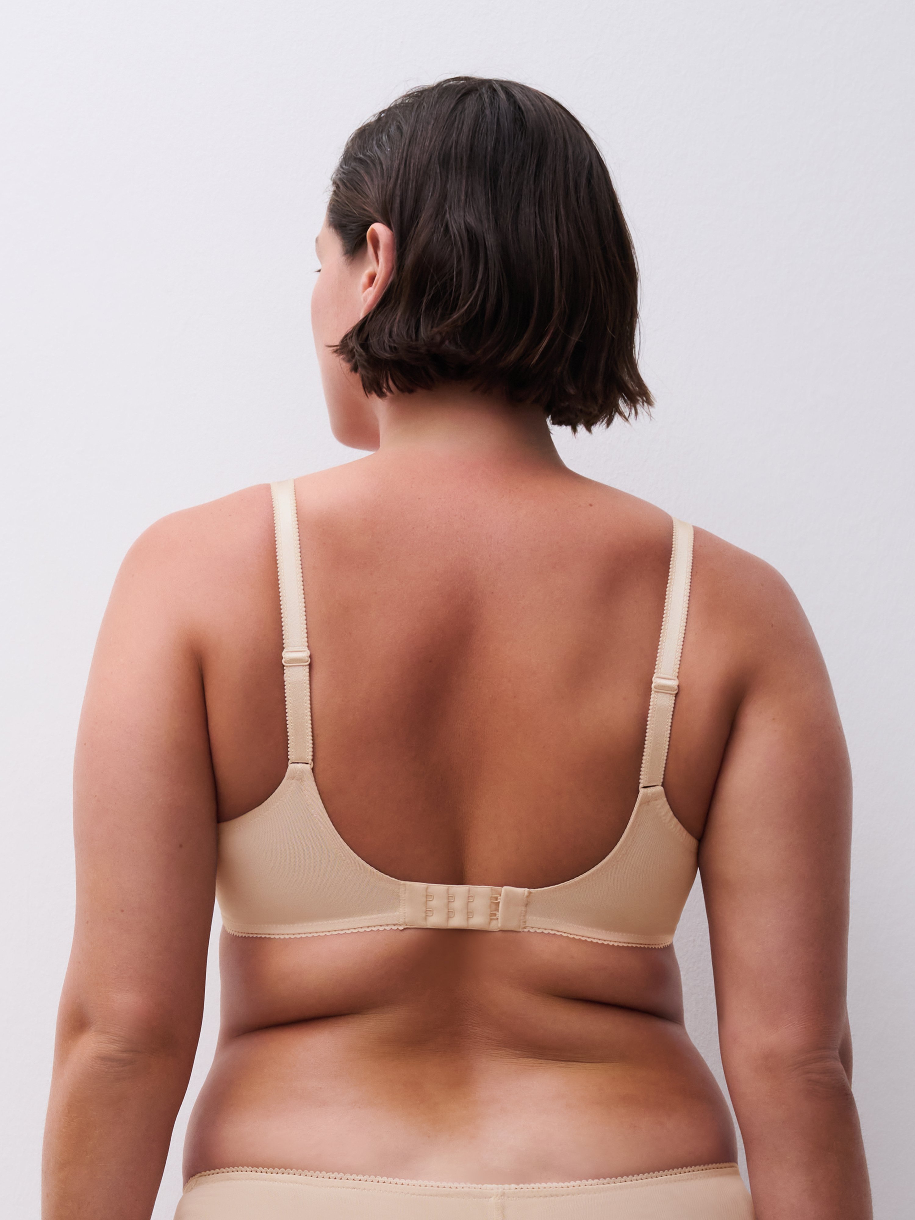 Soutien-gorge moulé emboîtant