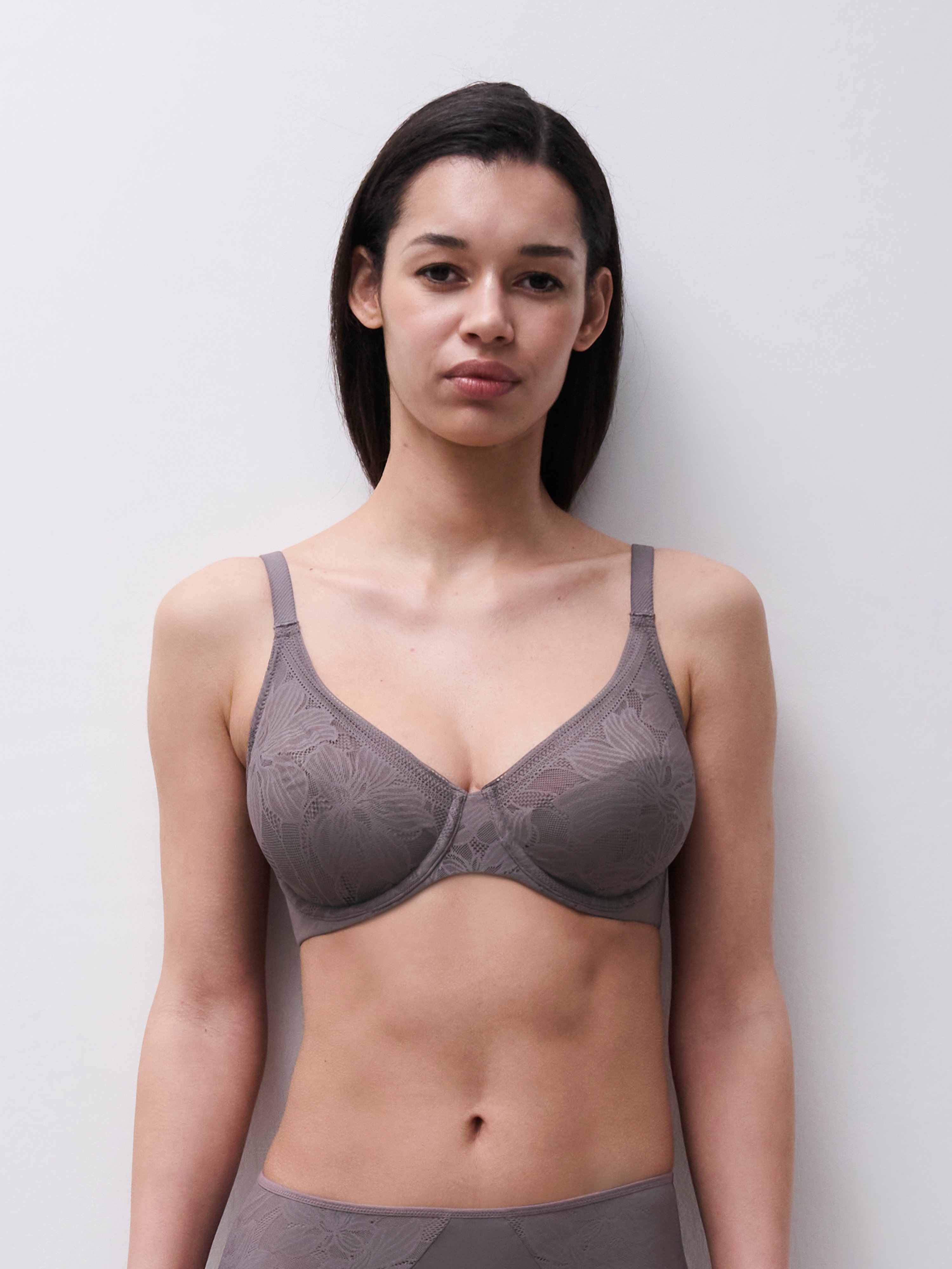 Molded full coverage bra