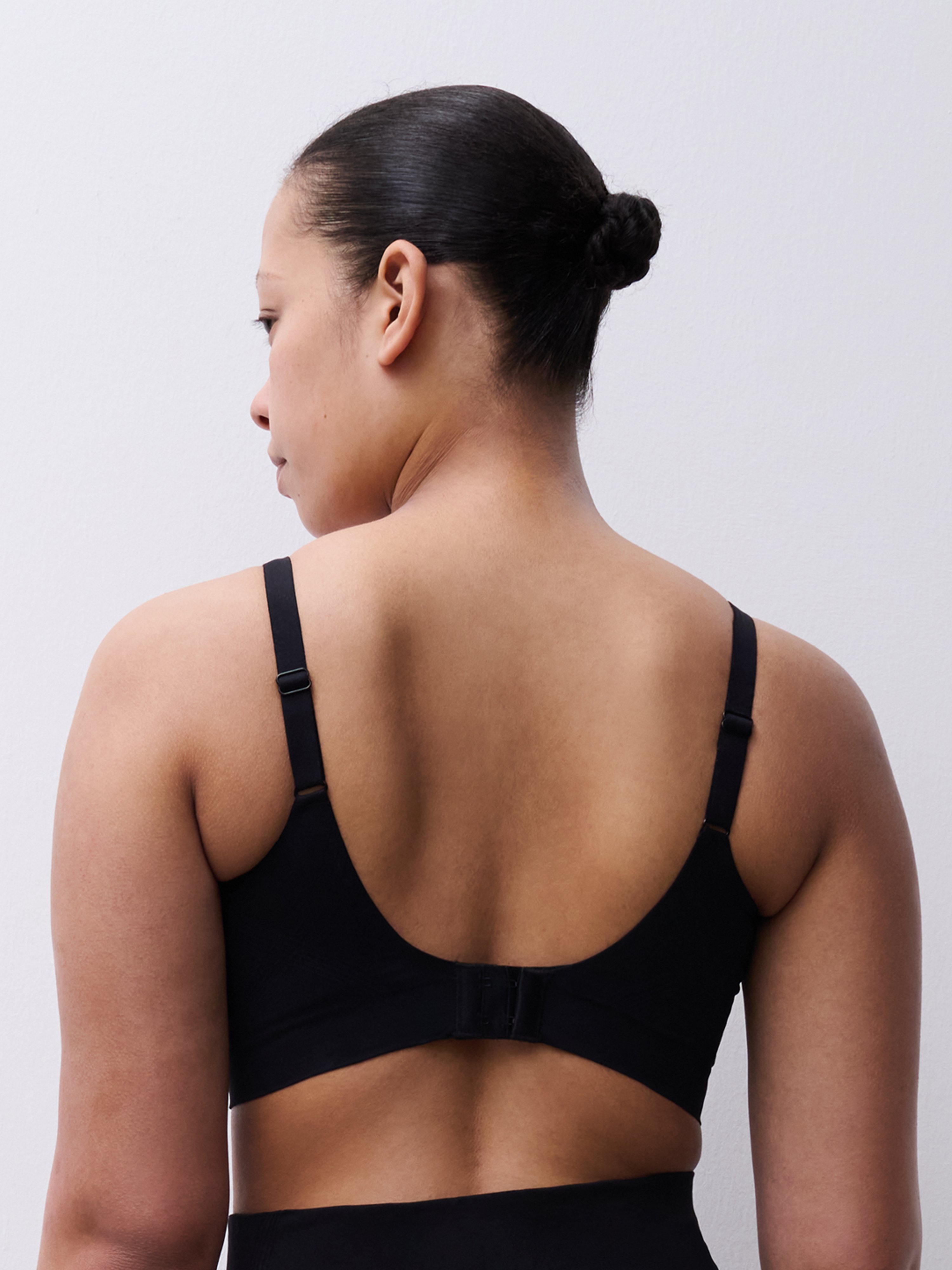 Wireless shaping bra