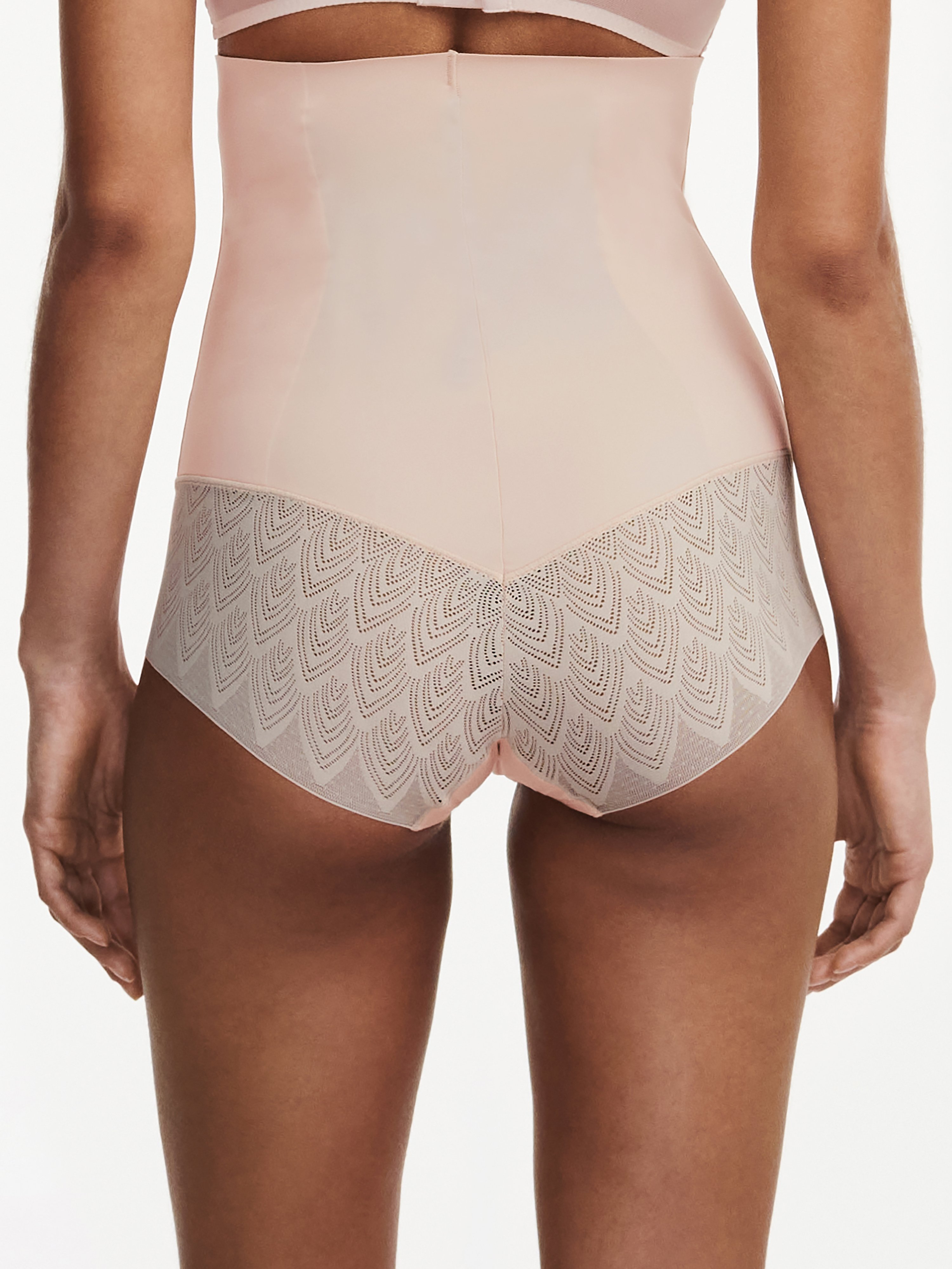 Very high-waisted shapewear brief