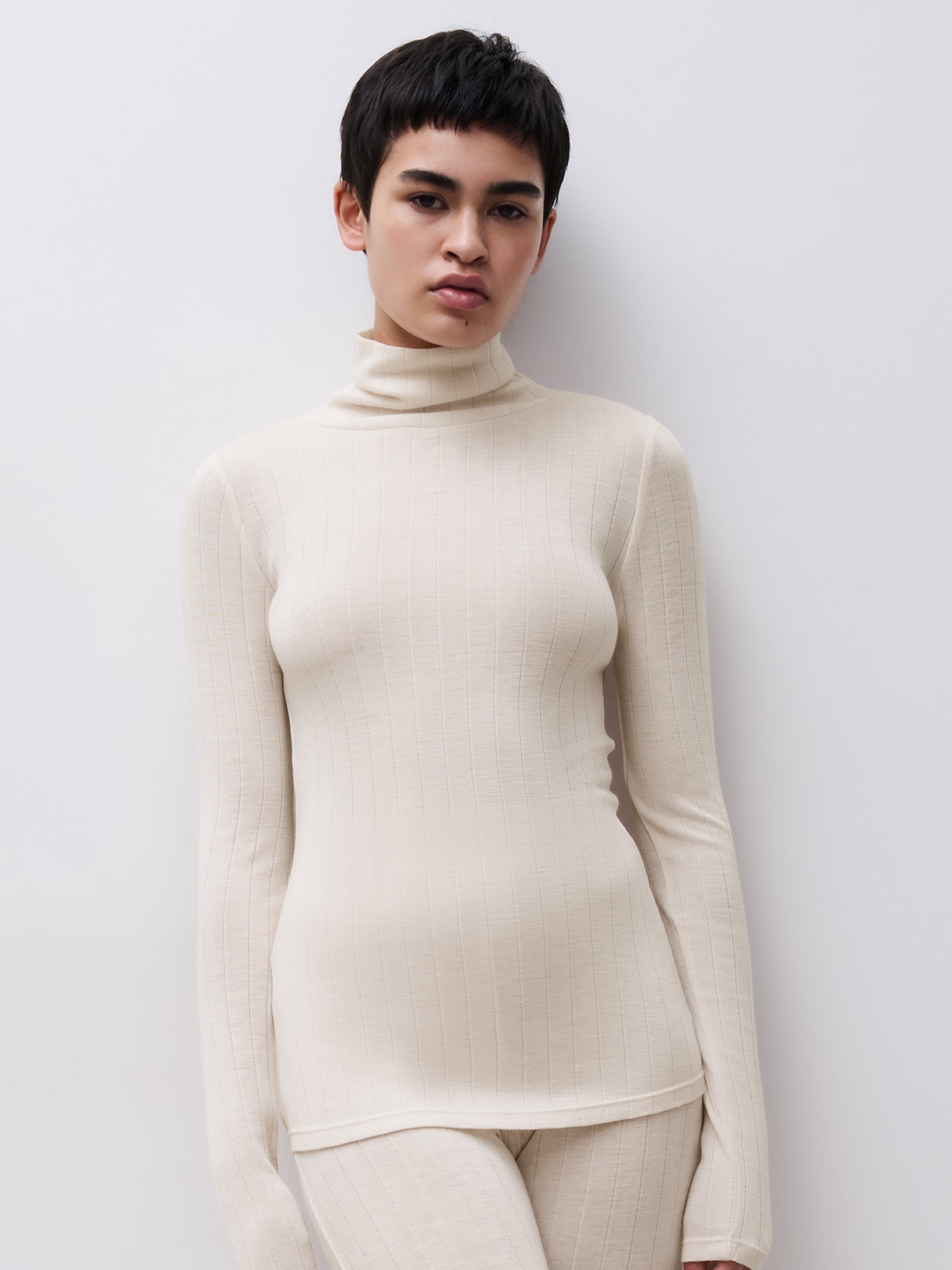 Long-sleeved roll neck T-shirt