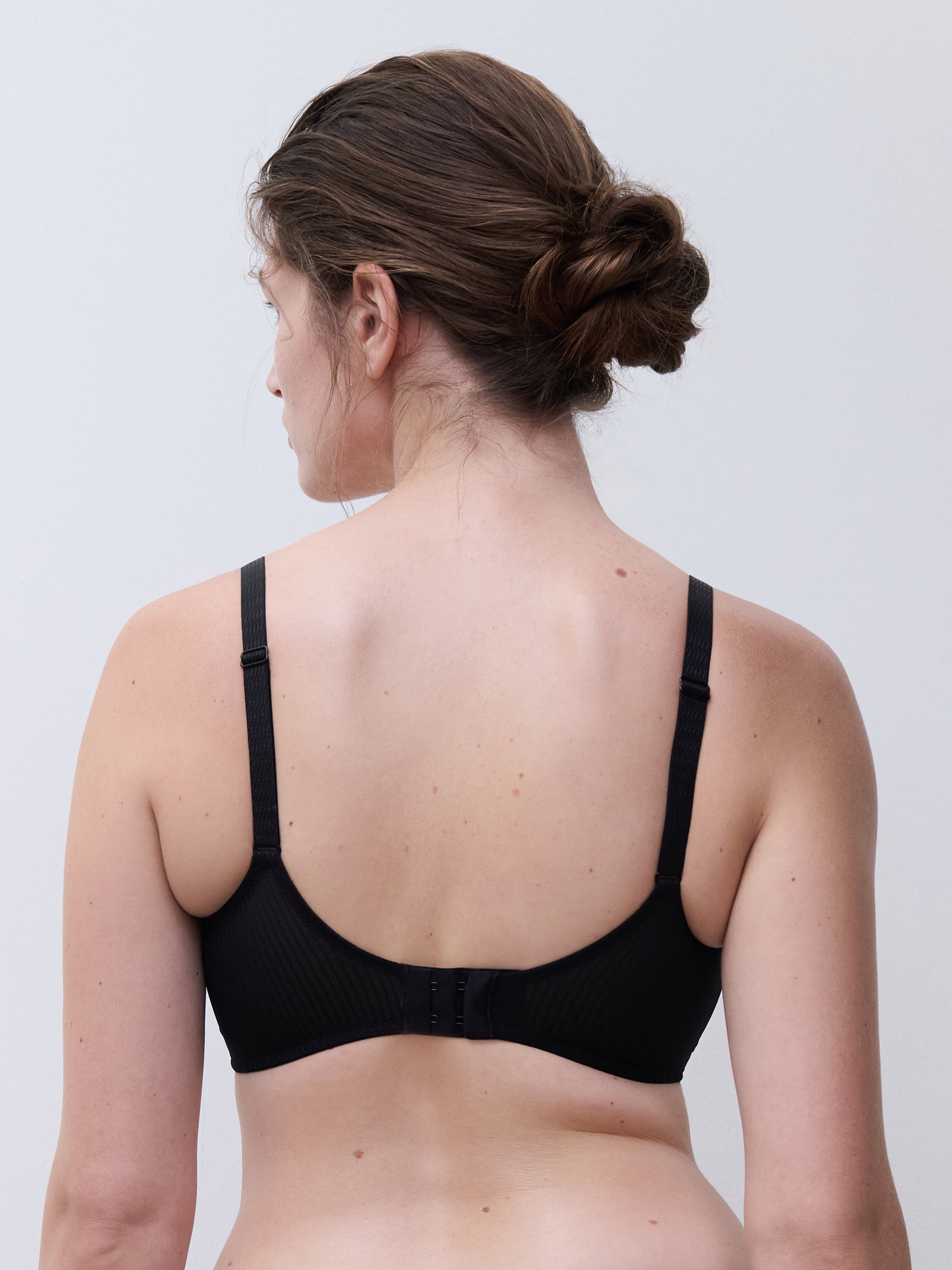 Wireless supportive t-shirt bra