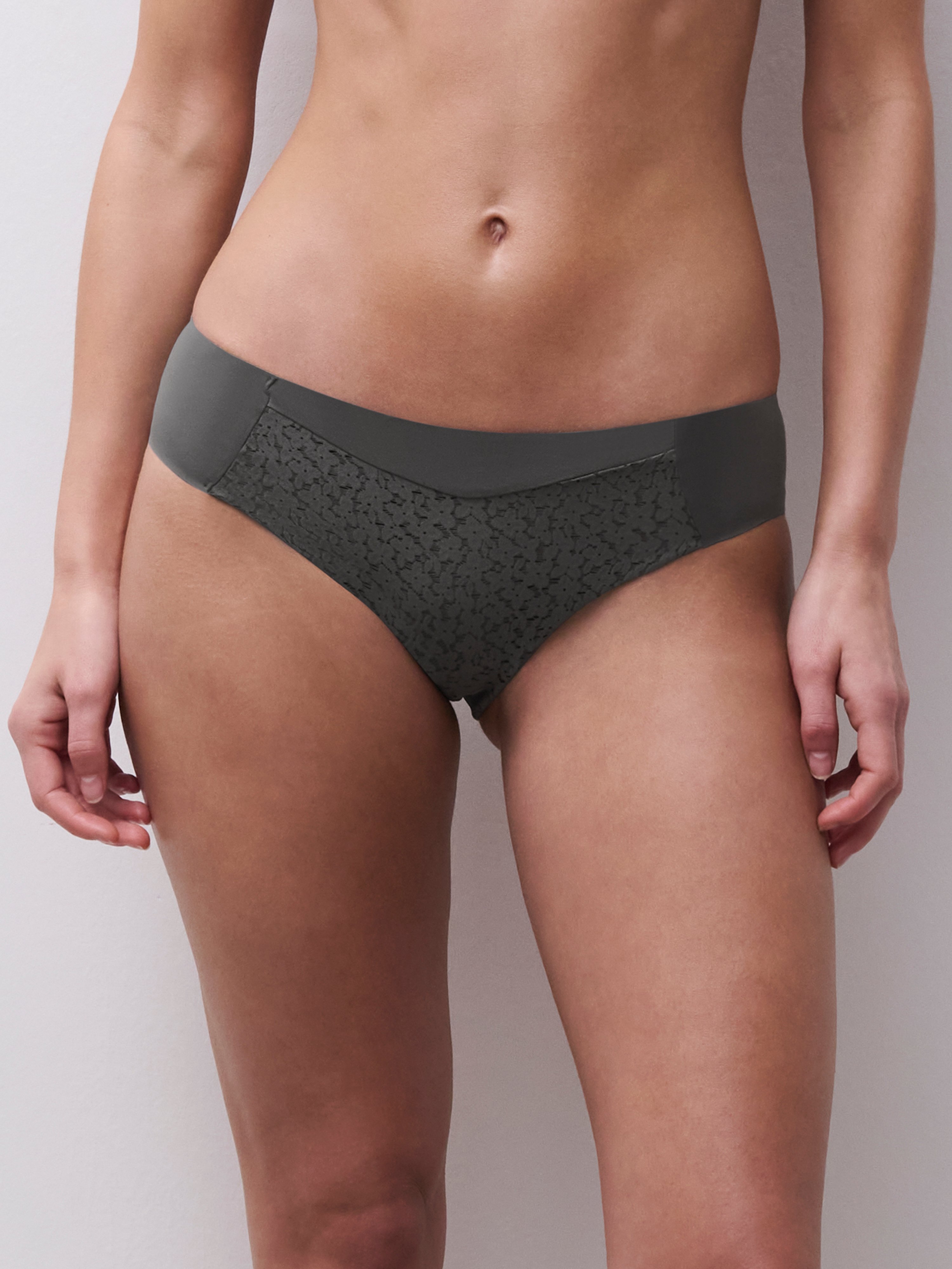 C13FA0-09W_36_NORAH_ECOM_CROP_WEB_OB_FT