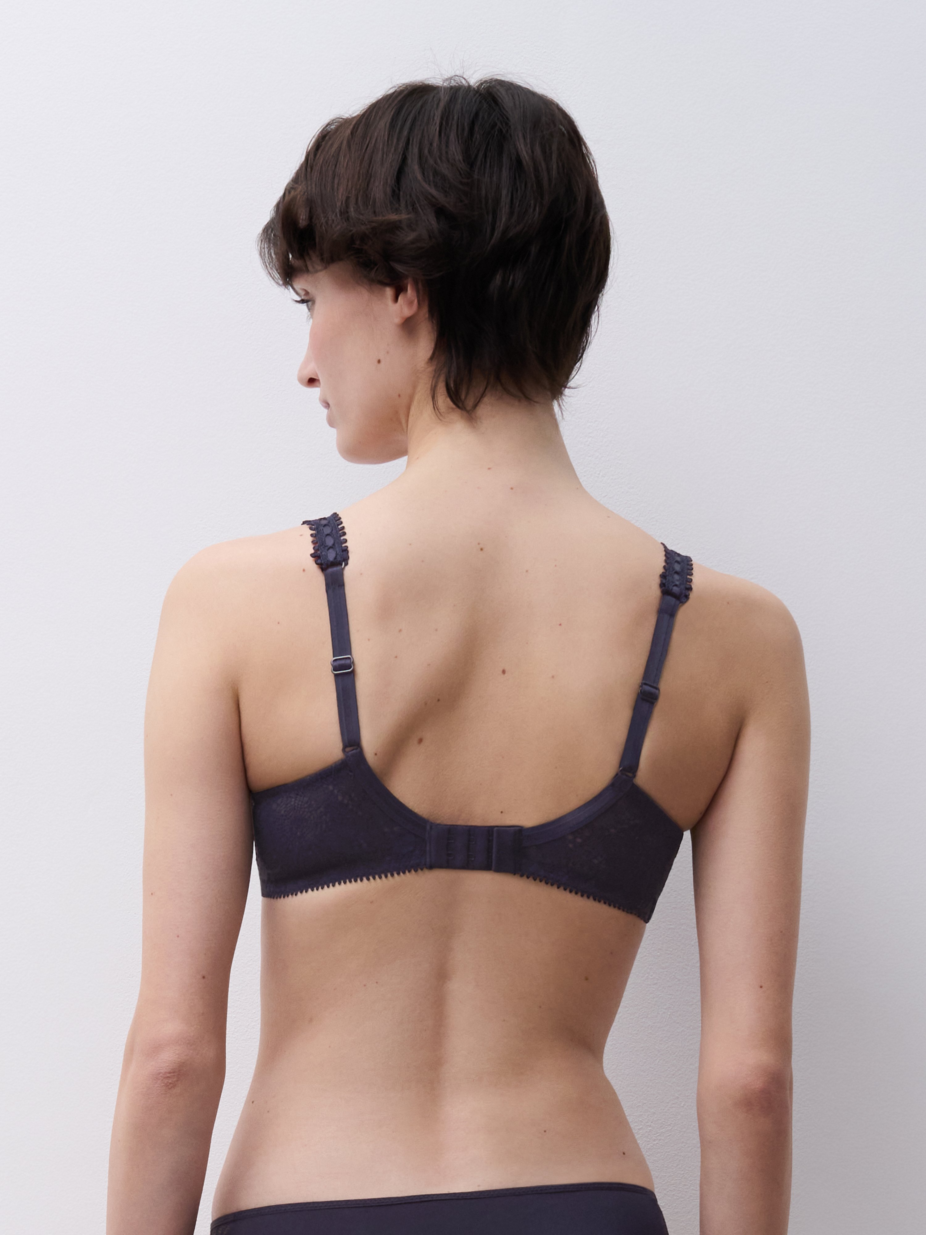 Full coverage memory foam bra