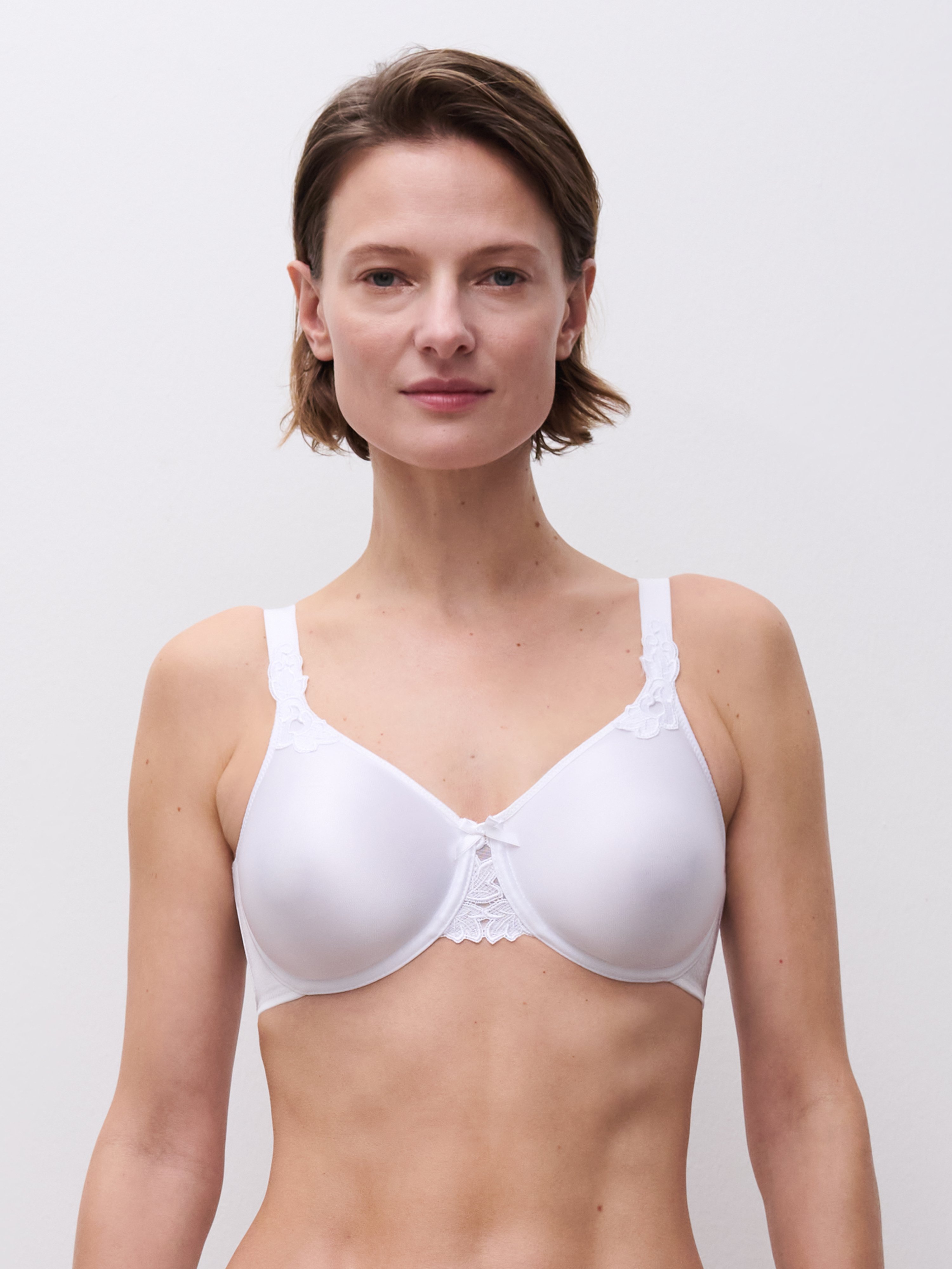 Molded full coverage bra