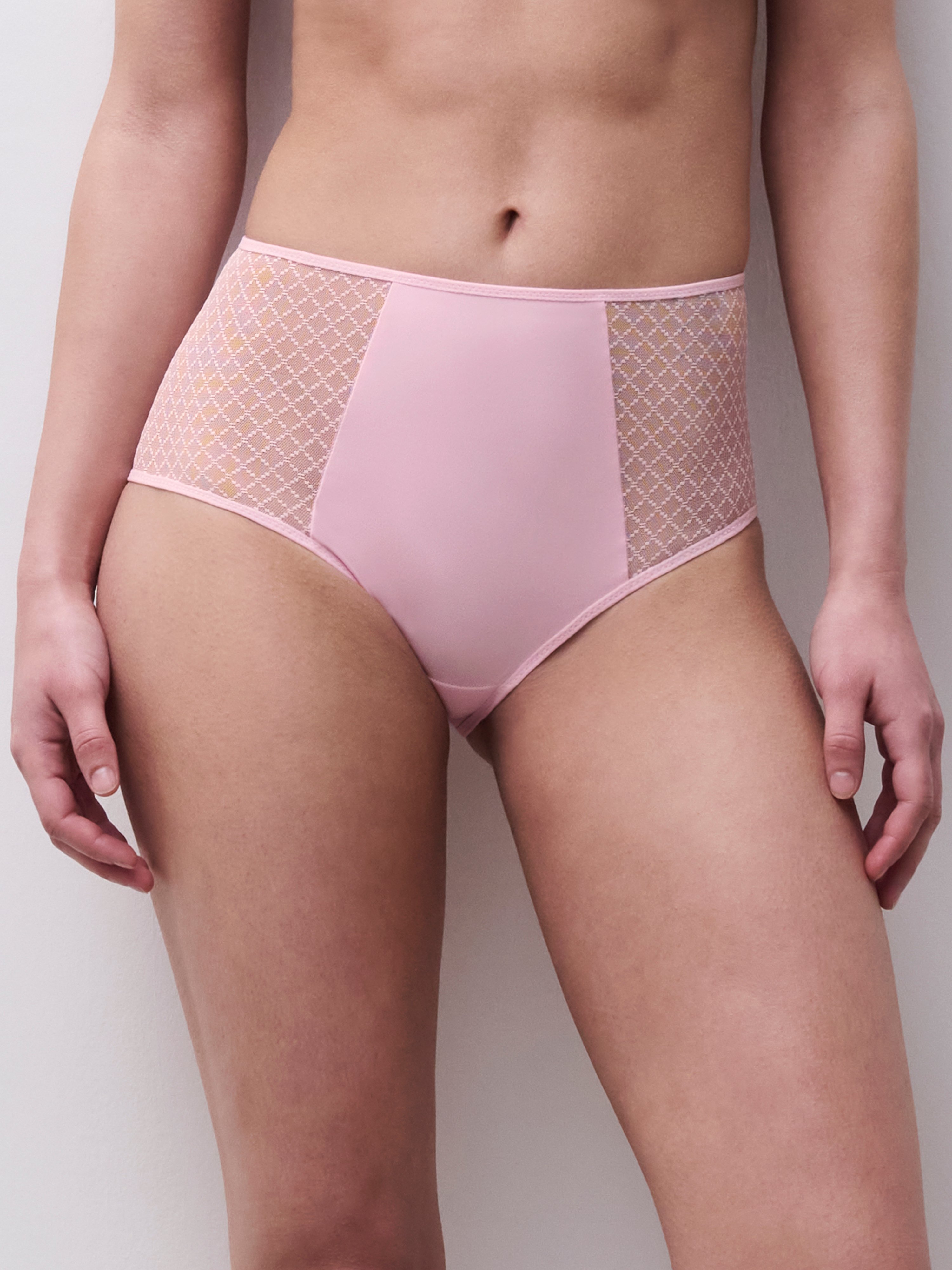 C16M80-083_36_NORAHCHIC_ECOM_CROP_WEB_OB_FT