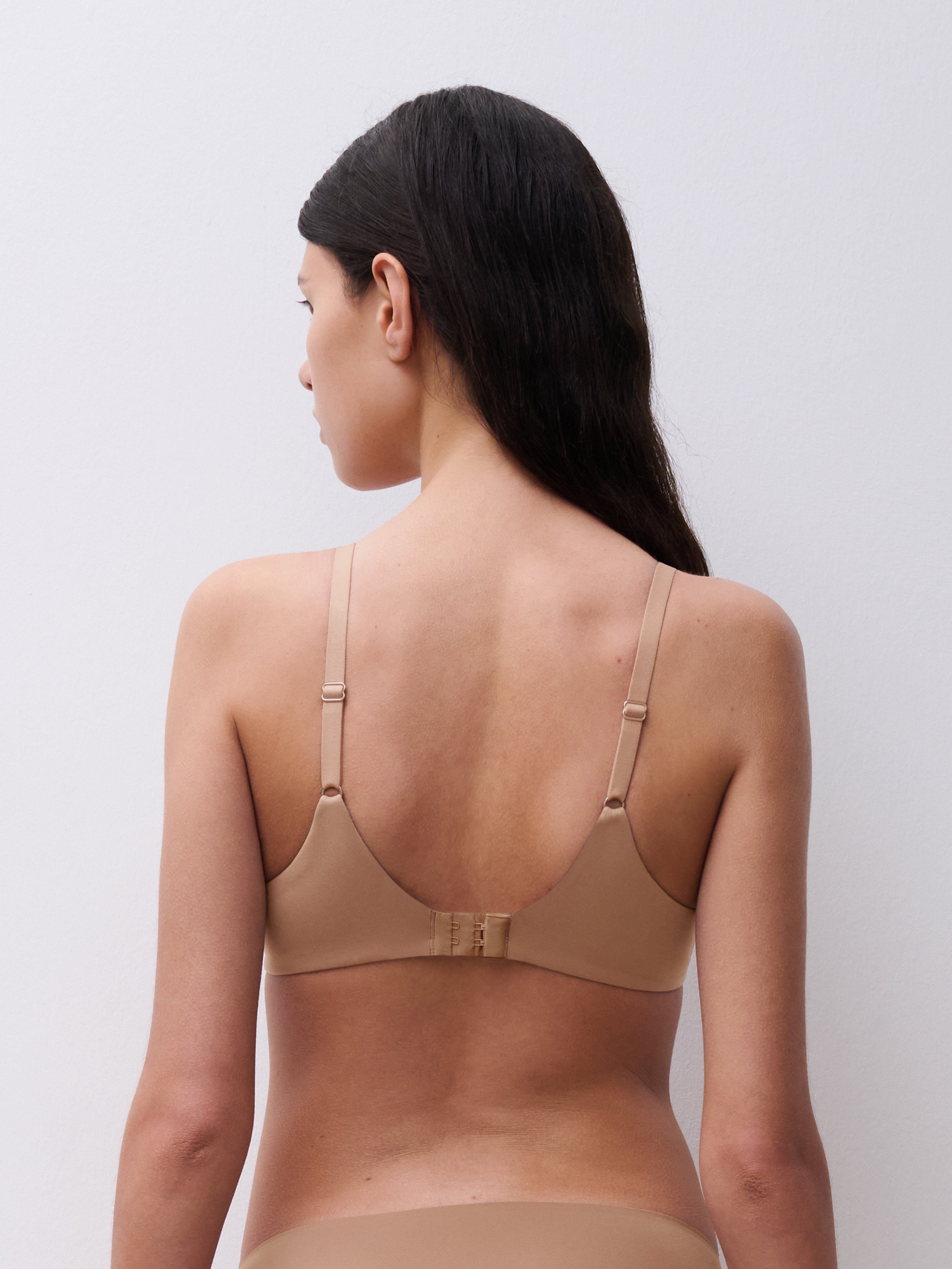 Molded full coverage bra