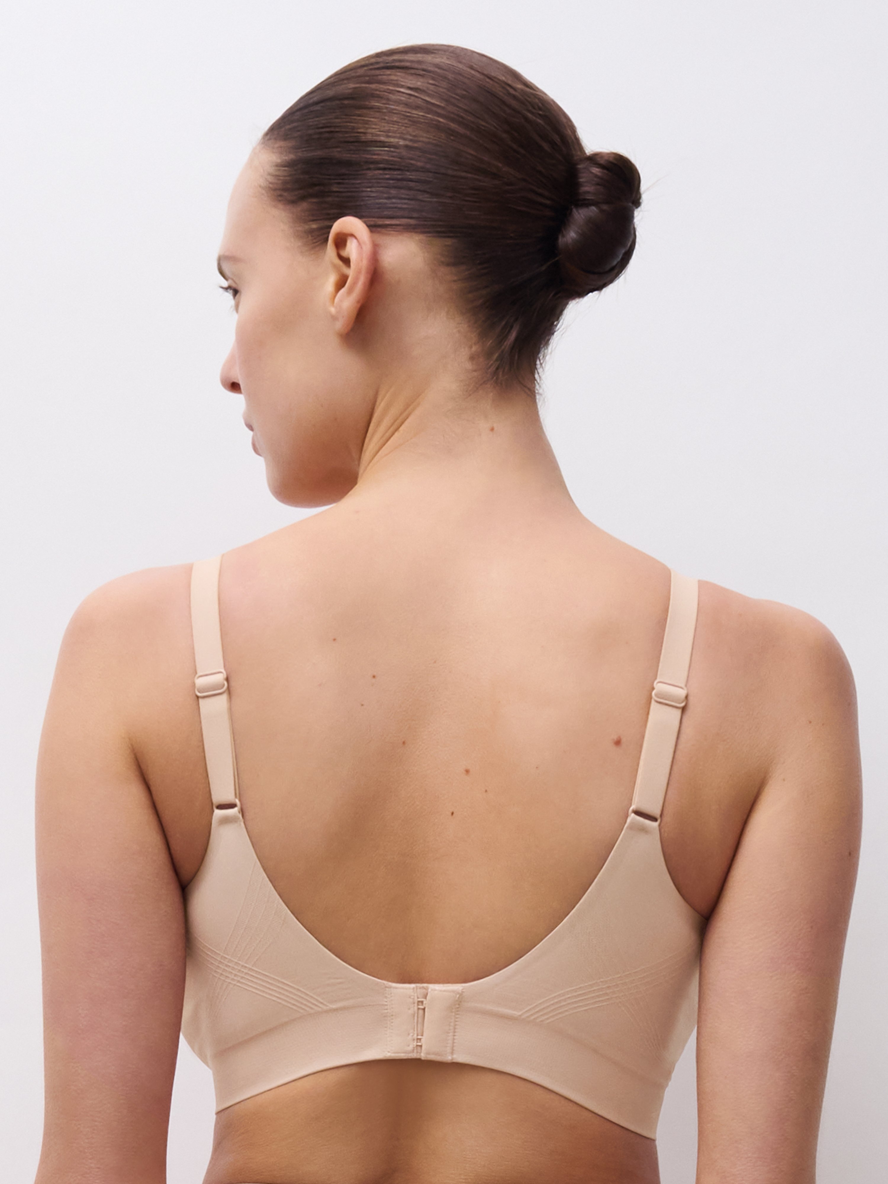 Wireless shaping bra