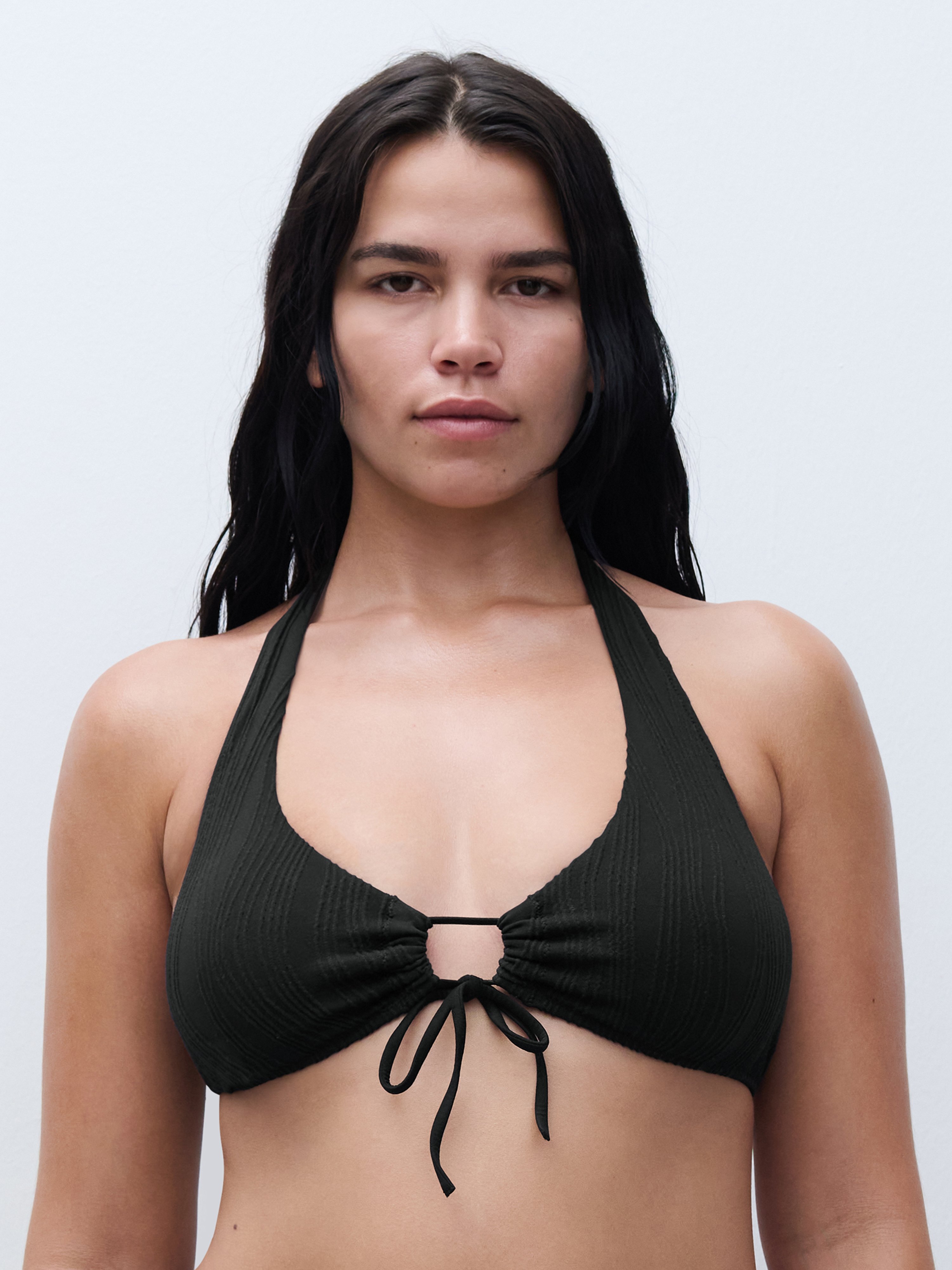 Haut de maillot de bain sans armature plongeant coques amovibles