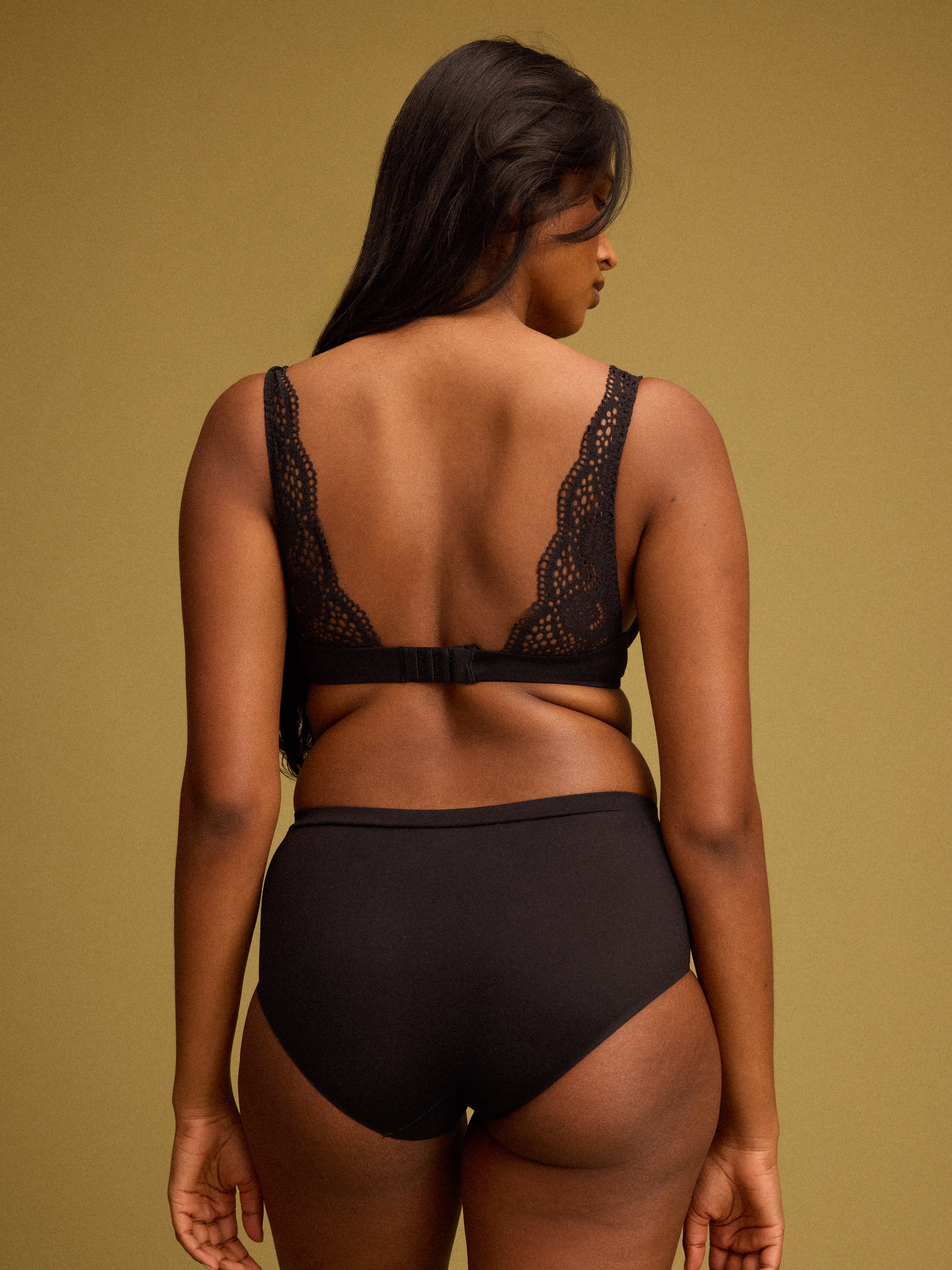 Soutien-gorge plongeant