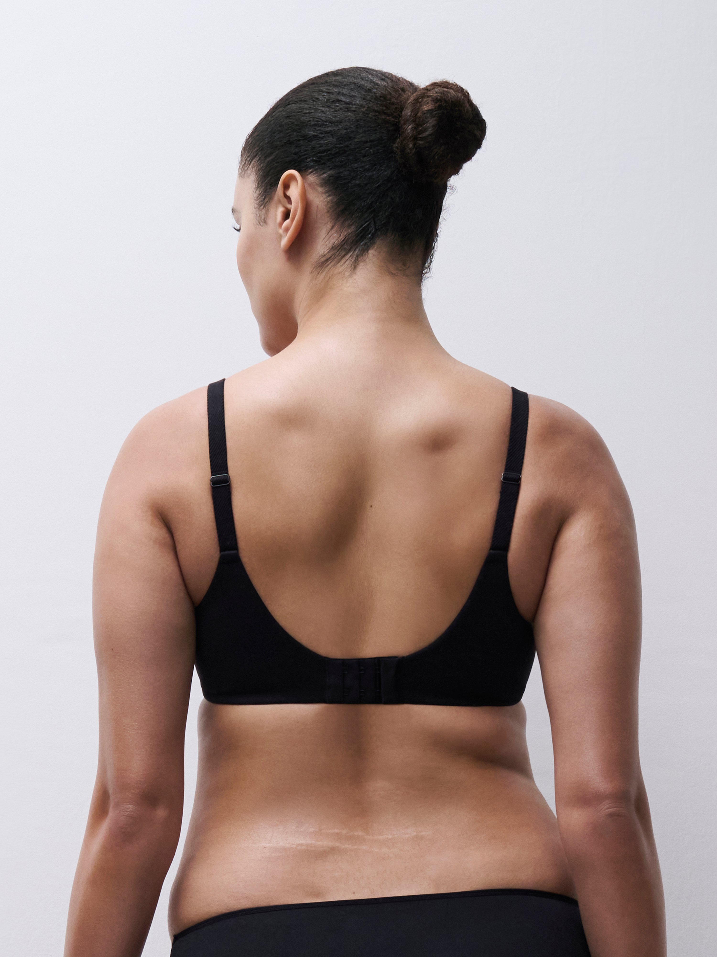 Molded full coverage bra