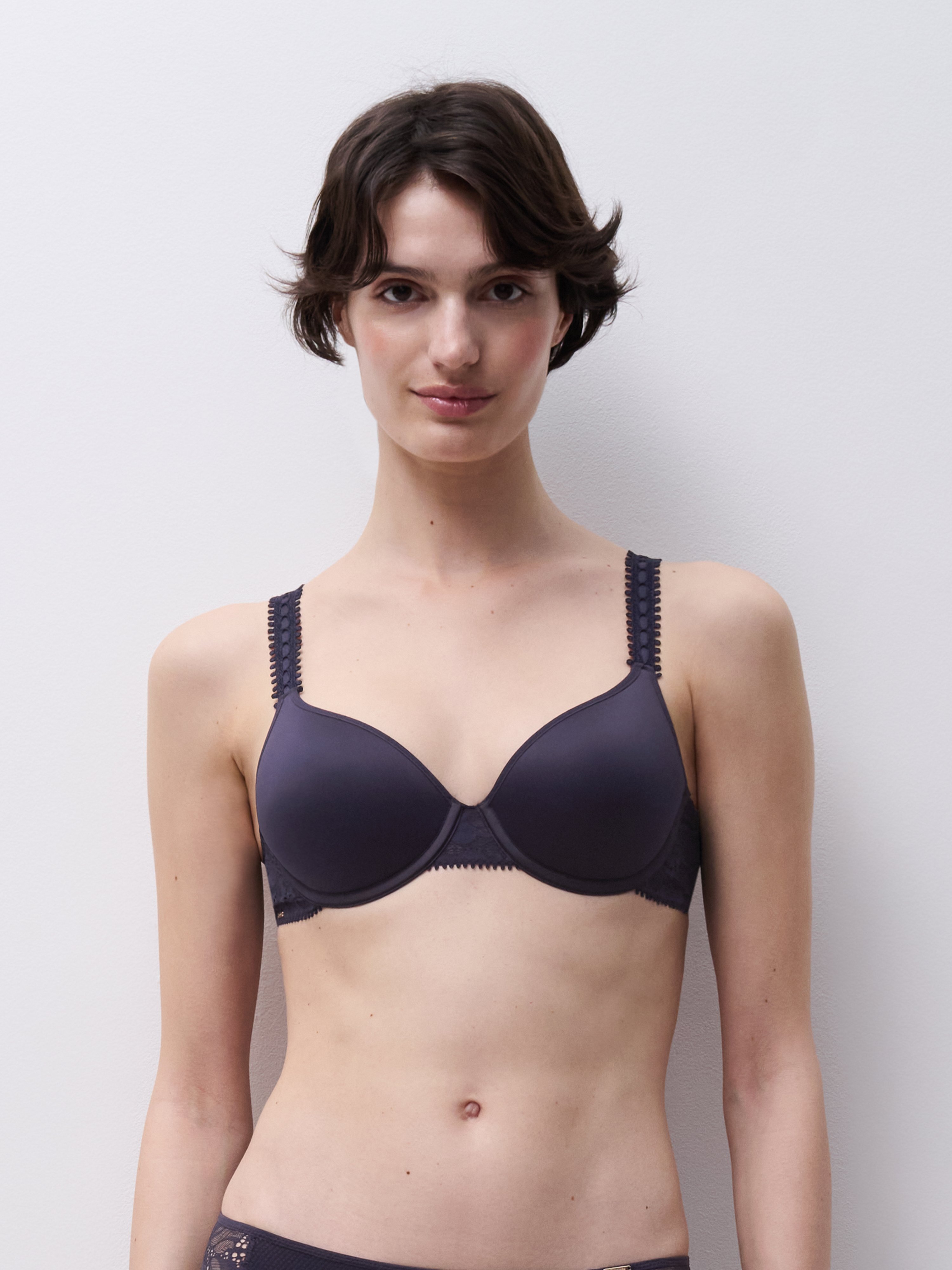 Full coverage memory foam bra