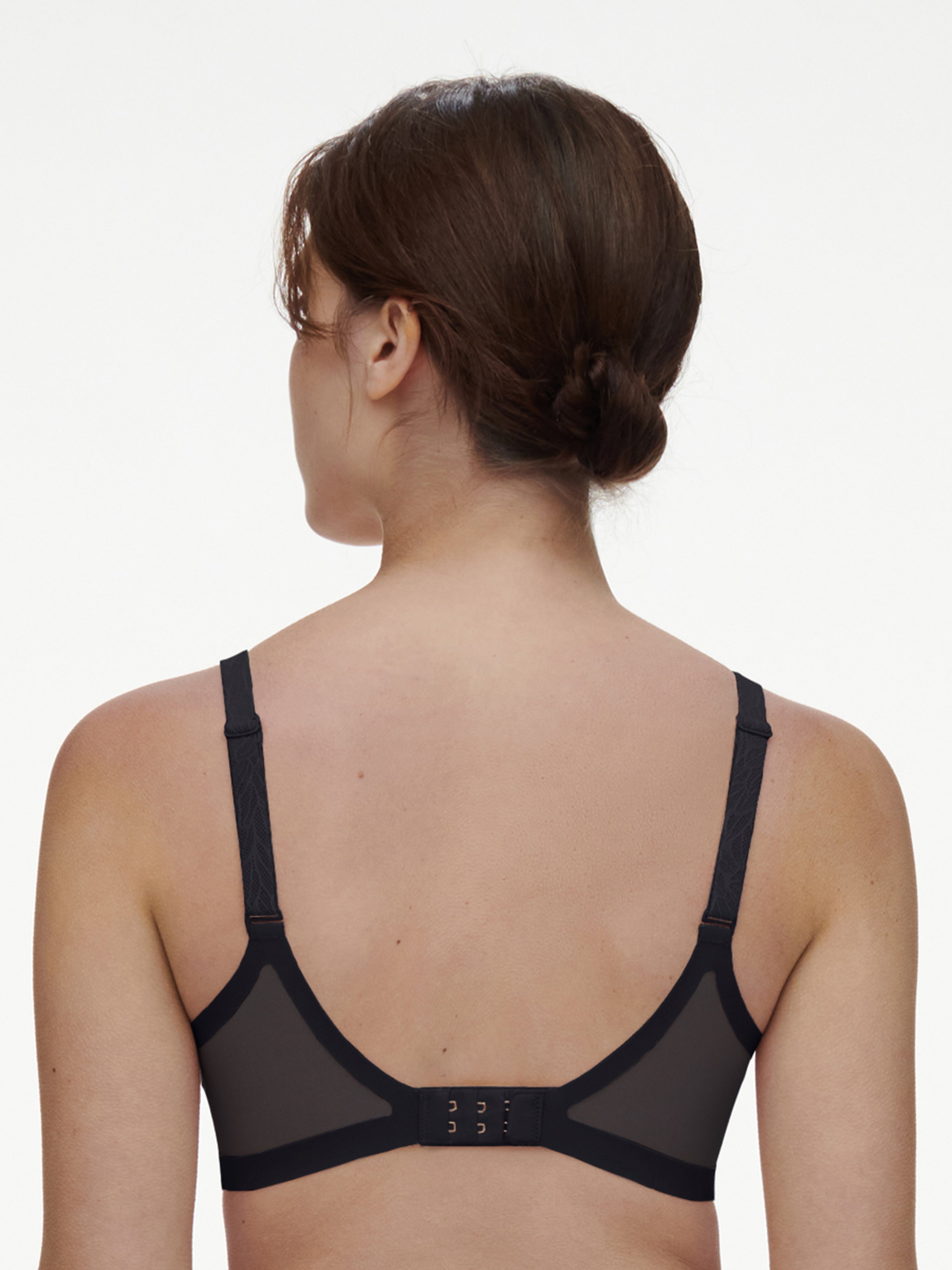 Molded full coverage bra
