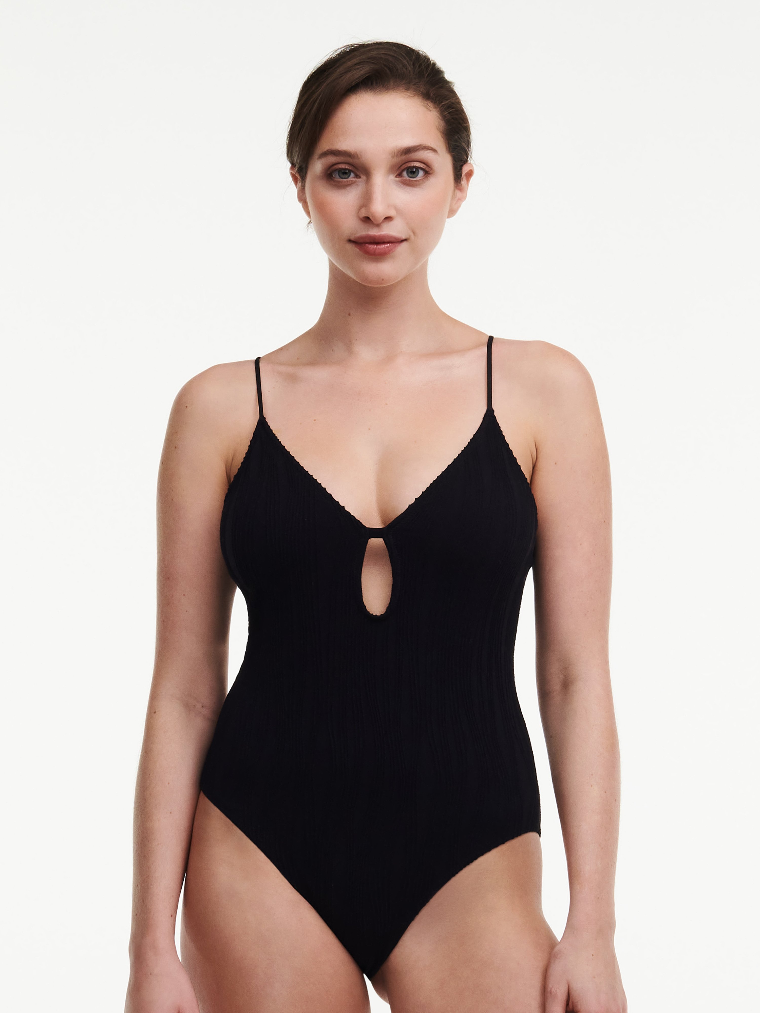 Maillot de bain 1 pièce sans armature plongeant coque