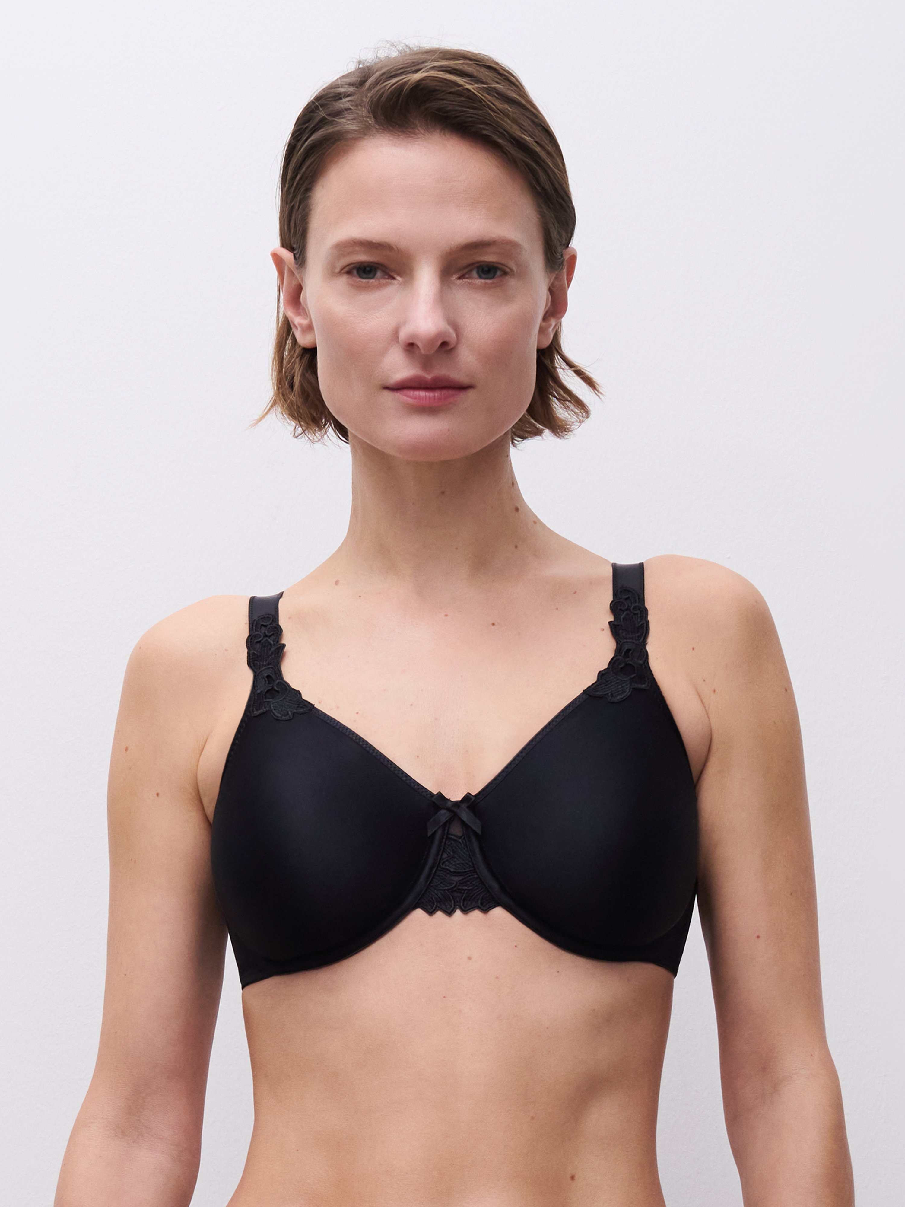 Molded full coverage bra