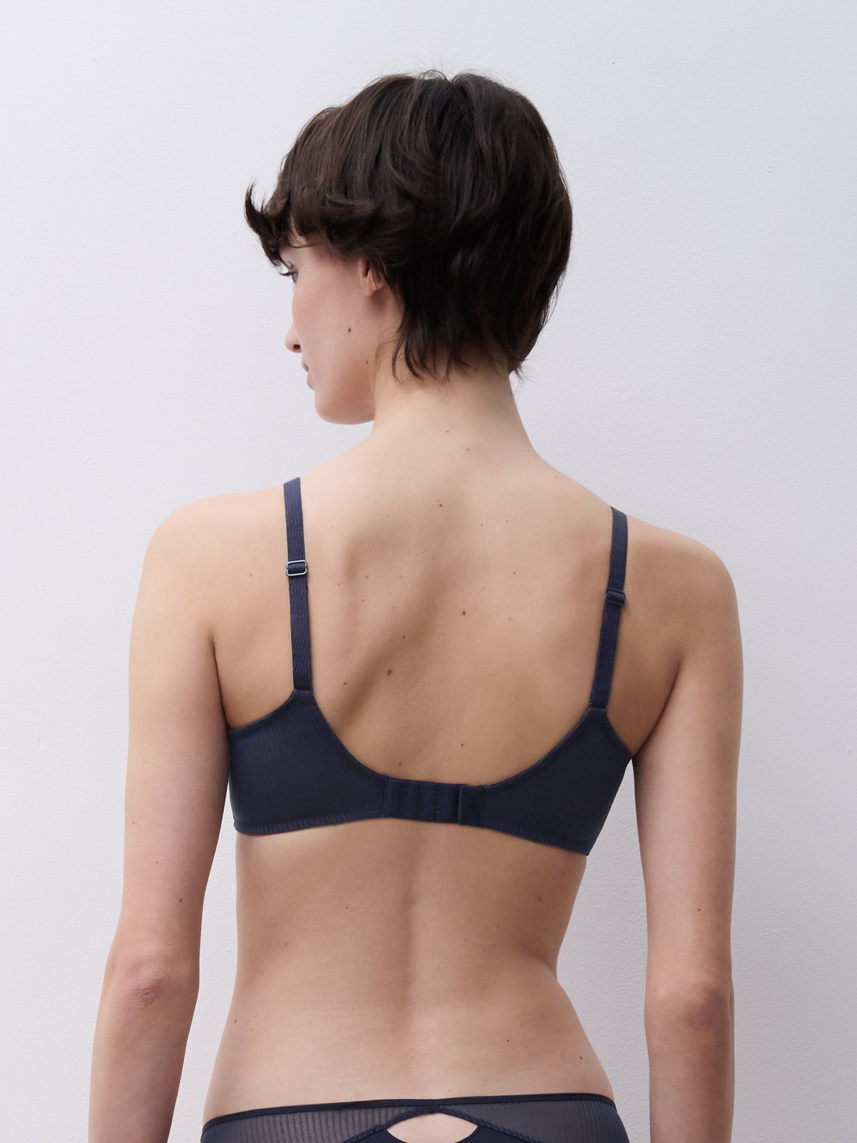 Wireless supportive t-shirt bra
