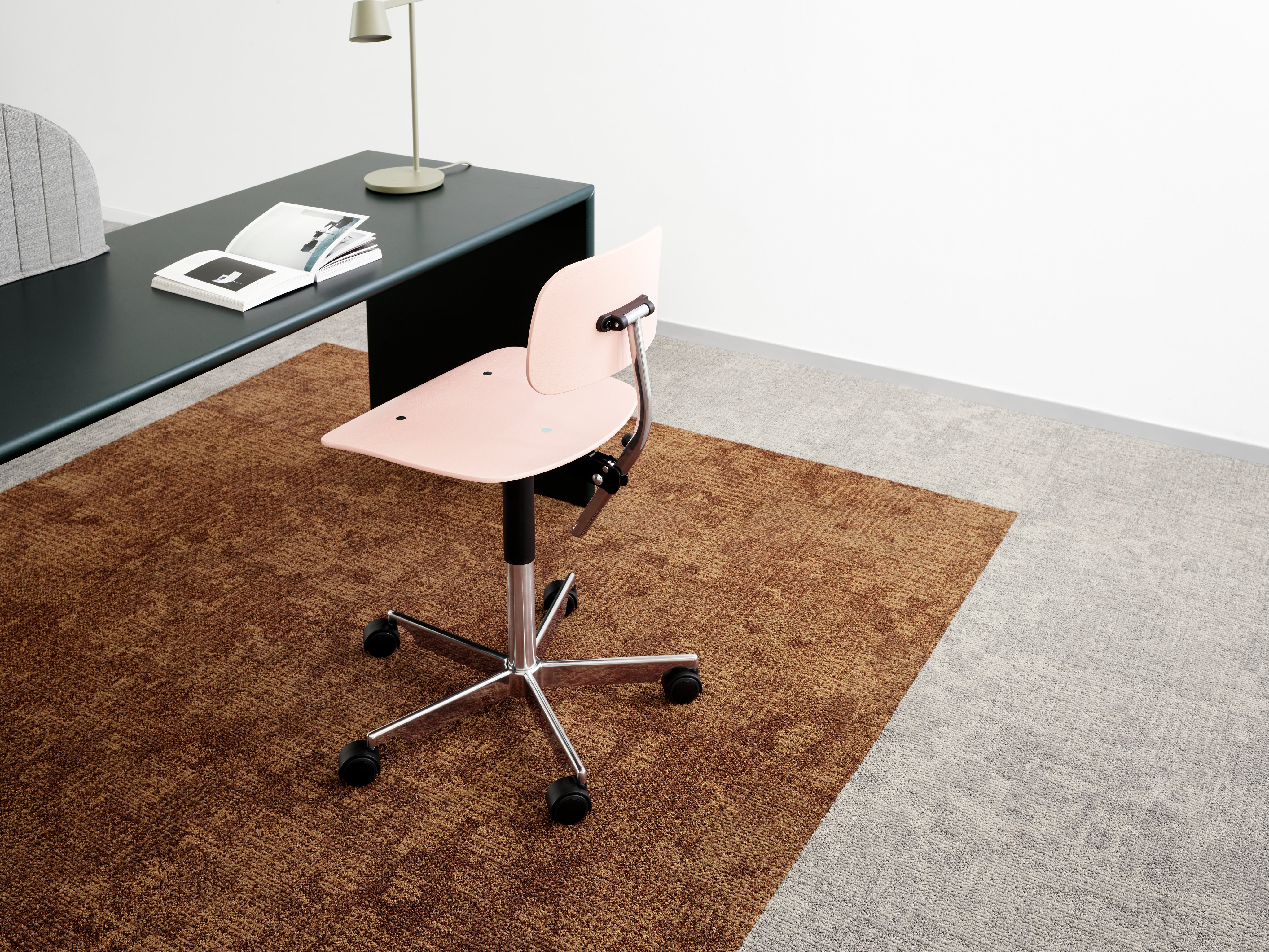 a*n様 CATORCE シープスキン　ジレ　キャメル REFORM - Transition - Camel/Light grey 5500 - Tiles and Planks