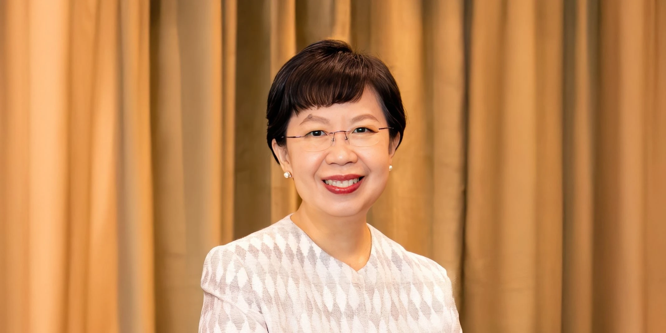 Headshot of Liliy Kong