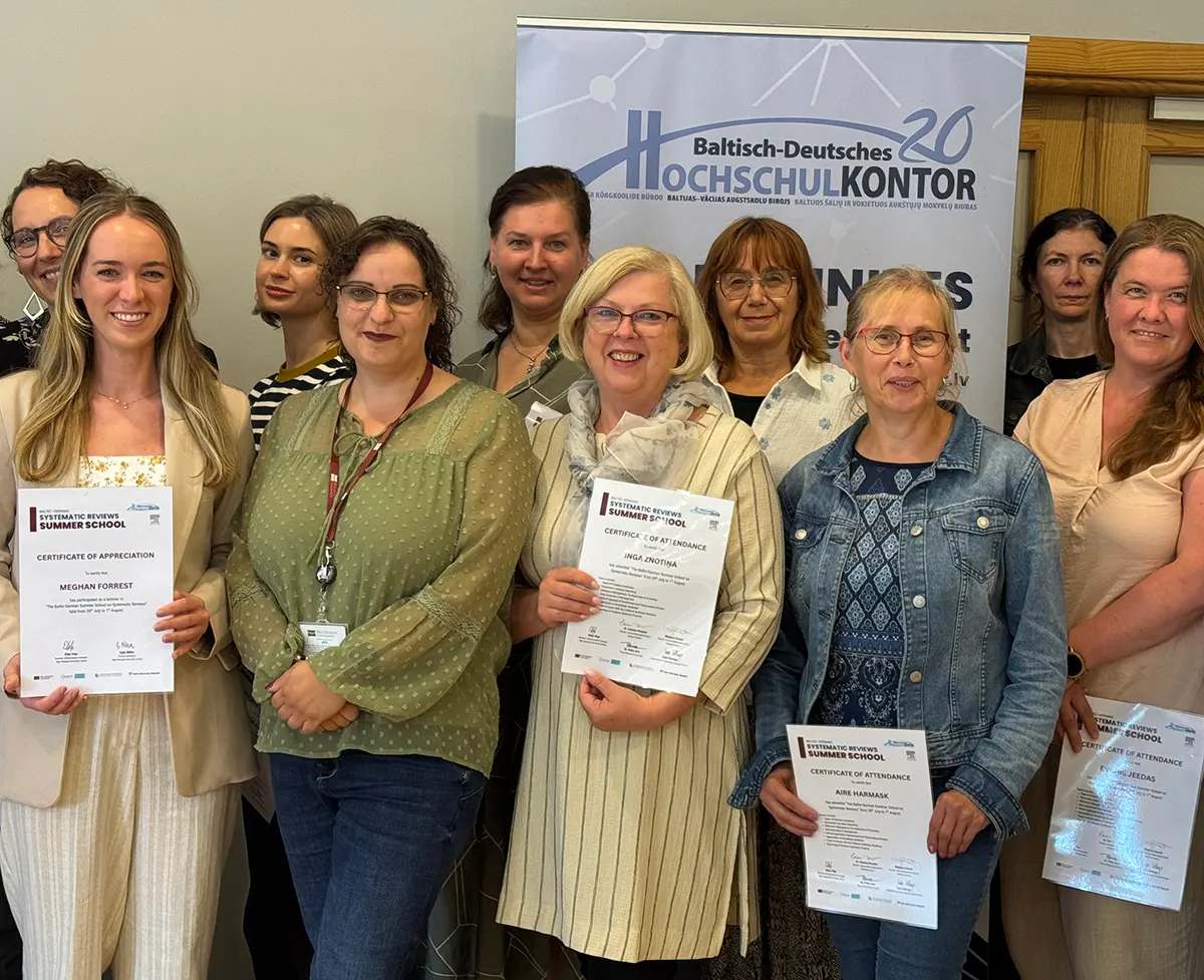 Elīna Veļa (second from left in front row) with attendees at Baltic-German Systematic Review Summer School event