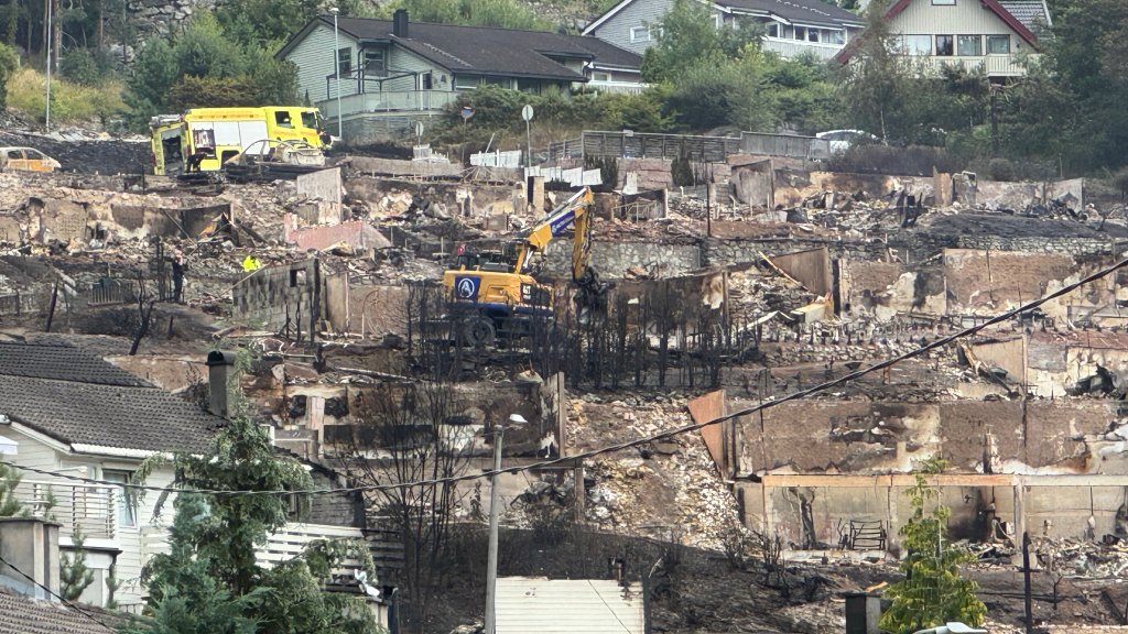 Utbrente boliger etter brannen i Kråkstadelva.