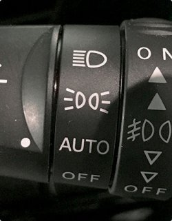 Bilde av lysinnstillingene på spaken ved rattet.