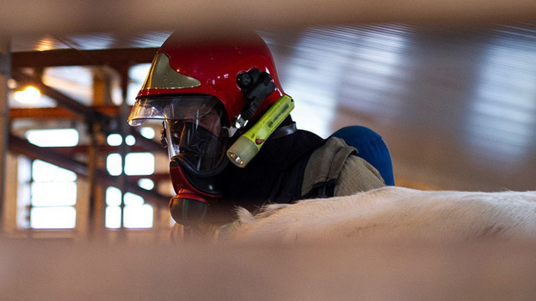 Brannmann i røydykkerutstyr