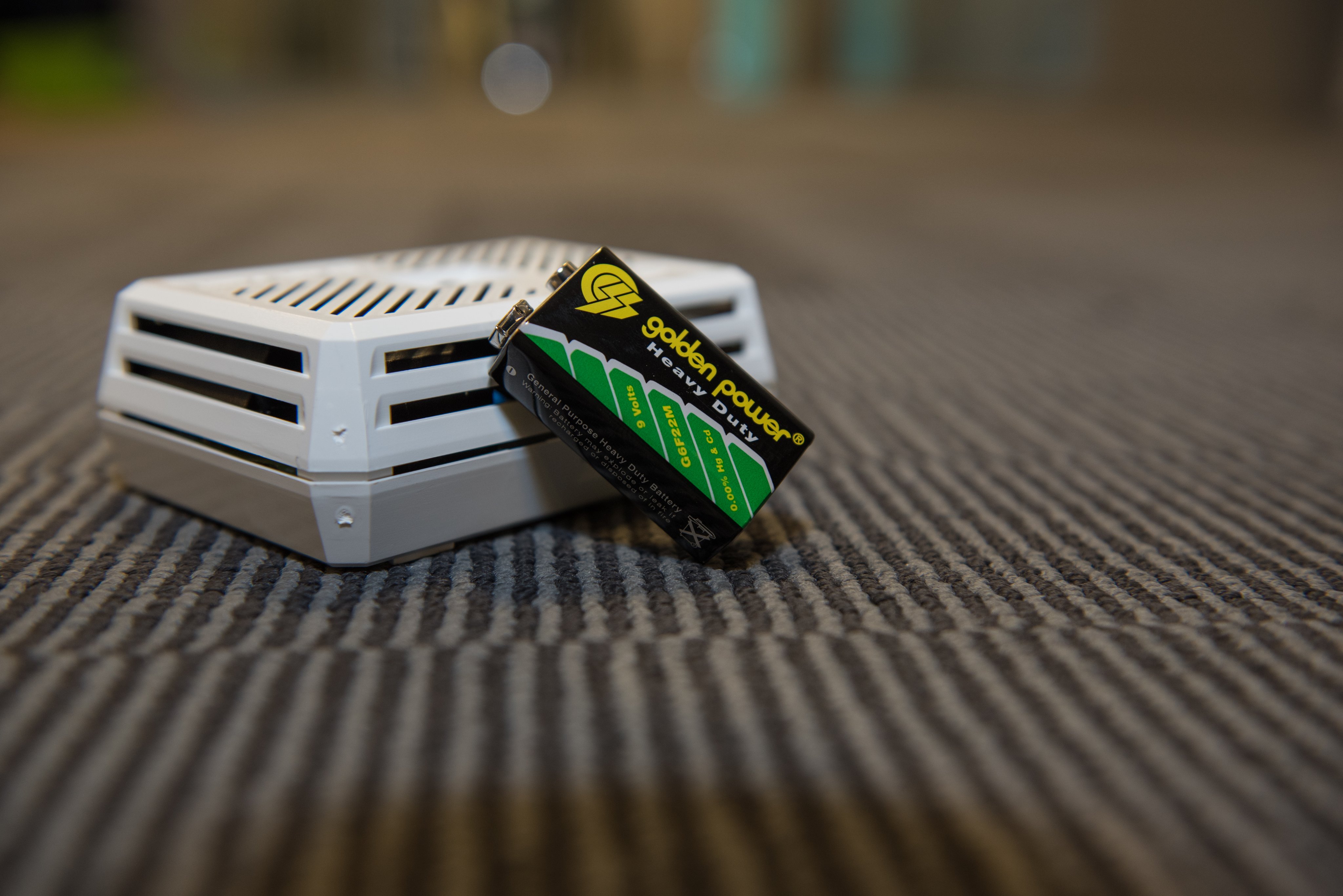 Røykvarsler og batteri.