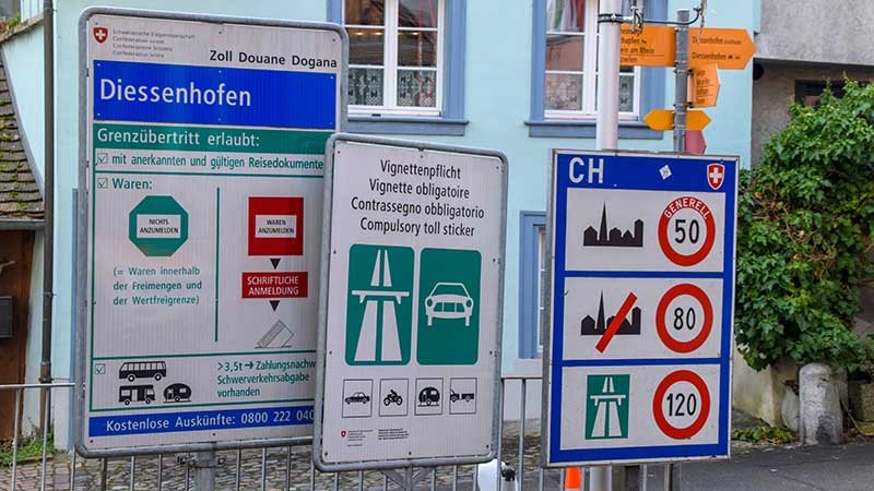 Masse sveitsiske bilskilter 