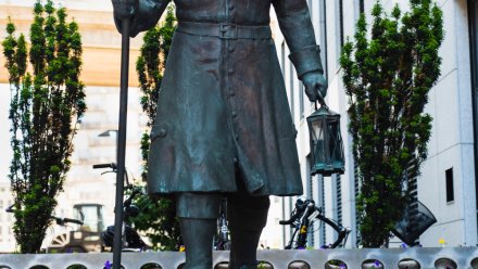 Statue av vekteren i logoen til Gjensidige