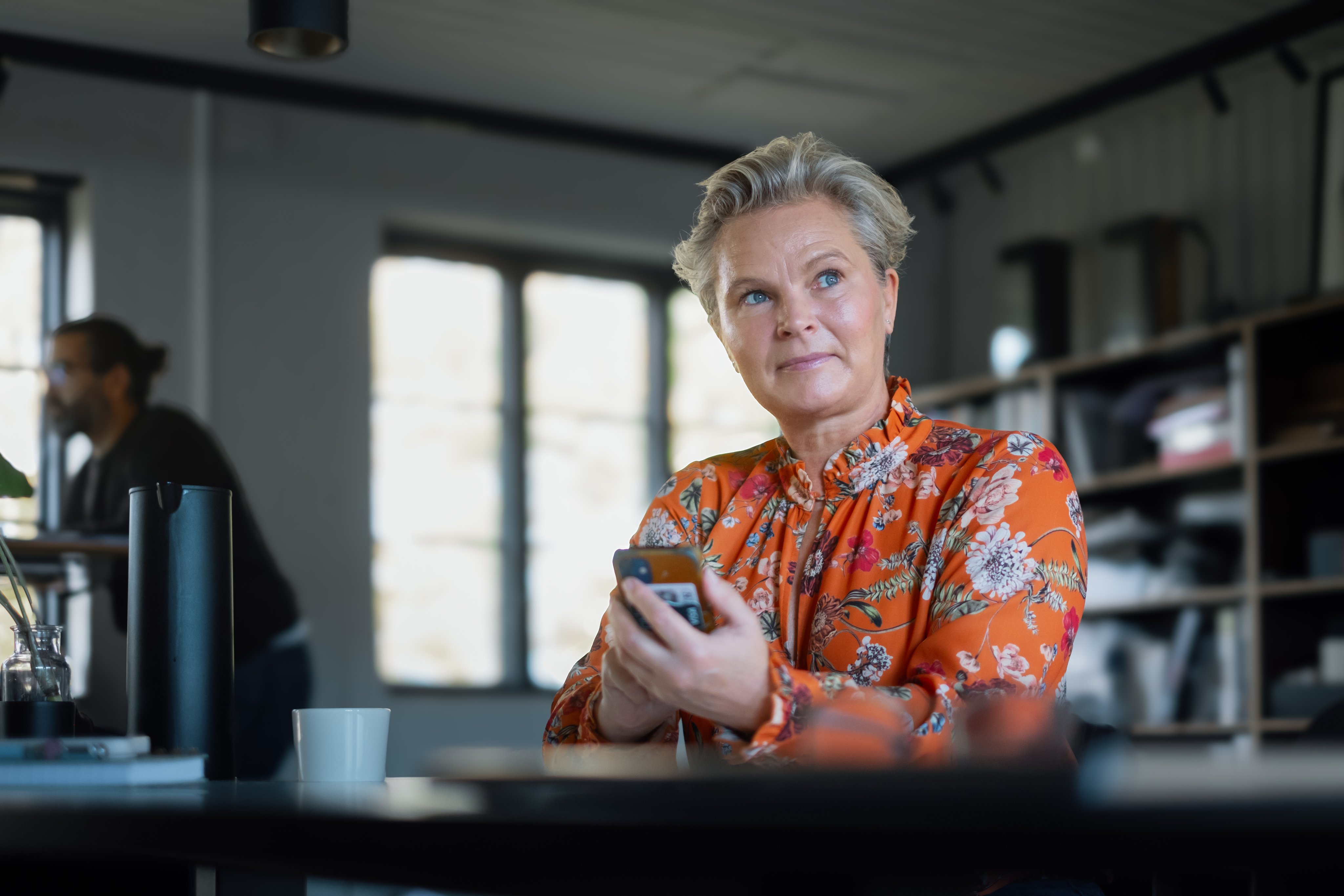 Kvinne som vurderer tidlig pensjon.