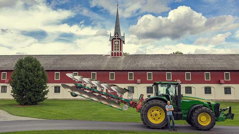 Christian Fredrik Sandberg foran Hoel gård
