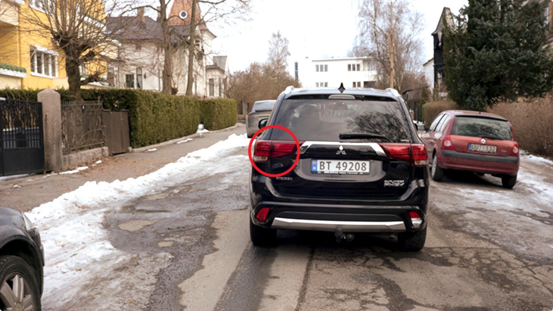 Bakenden på en Mitsubishi Outlander uten tente baklys