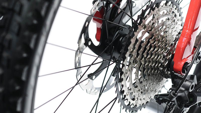 Nærbilde av mekanismen i et sykkelhjul