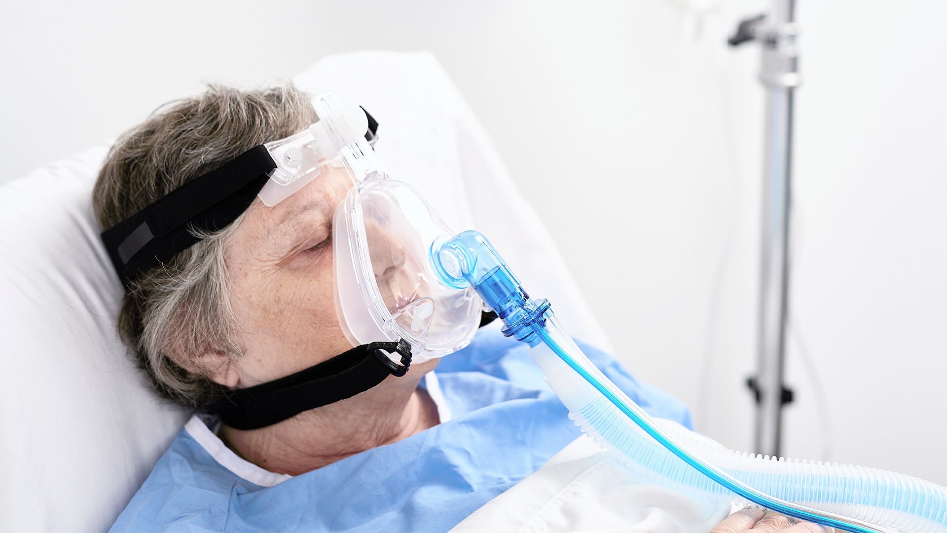 Patient mit NIV-Maske